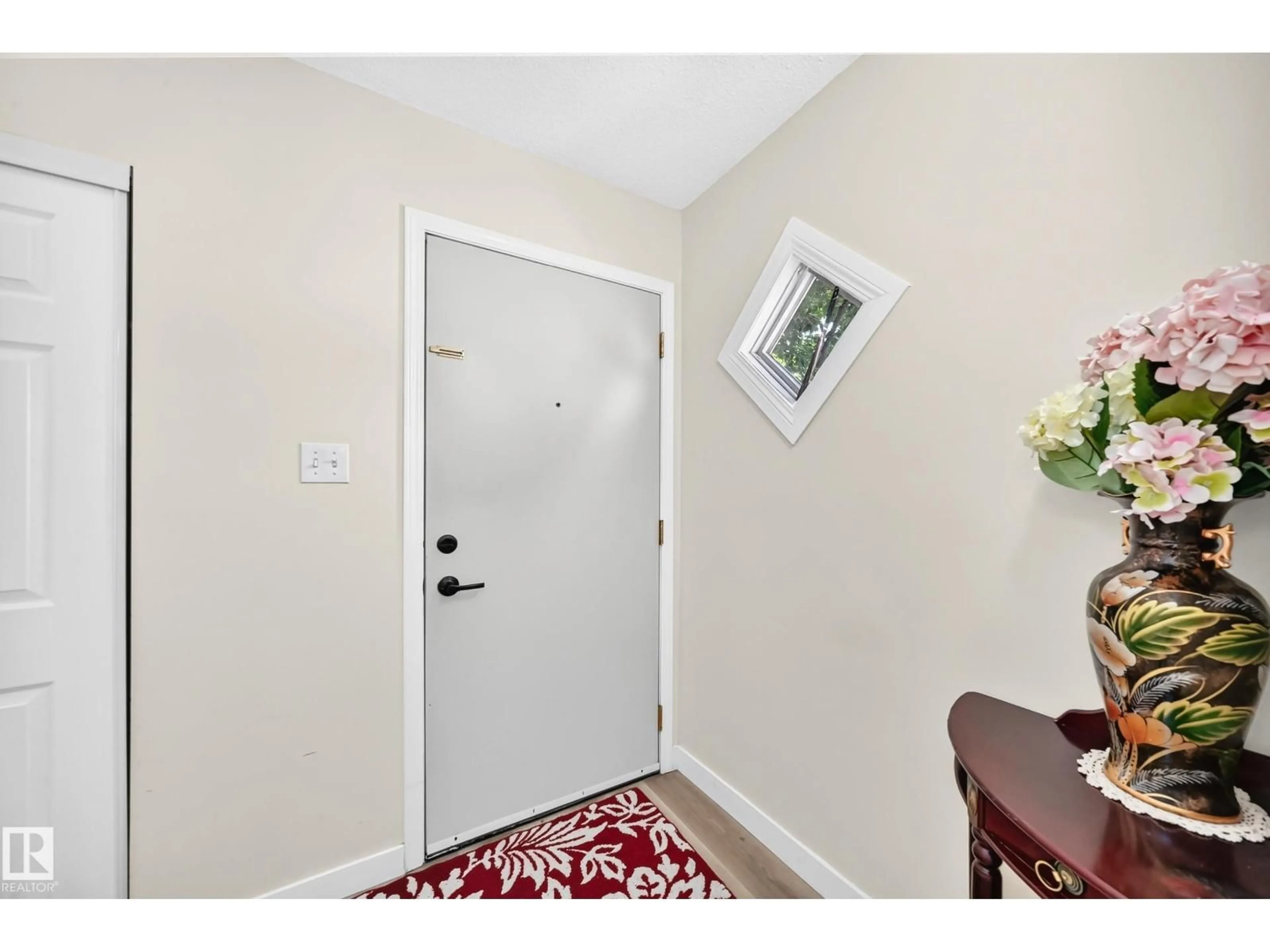Indoor entryway for #22 - 3812 20 AV, Edmonton Alberta T6L4B2