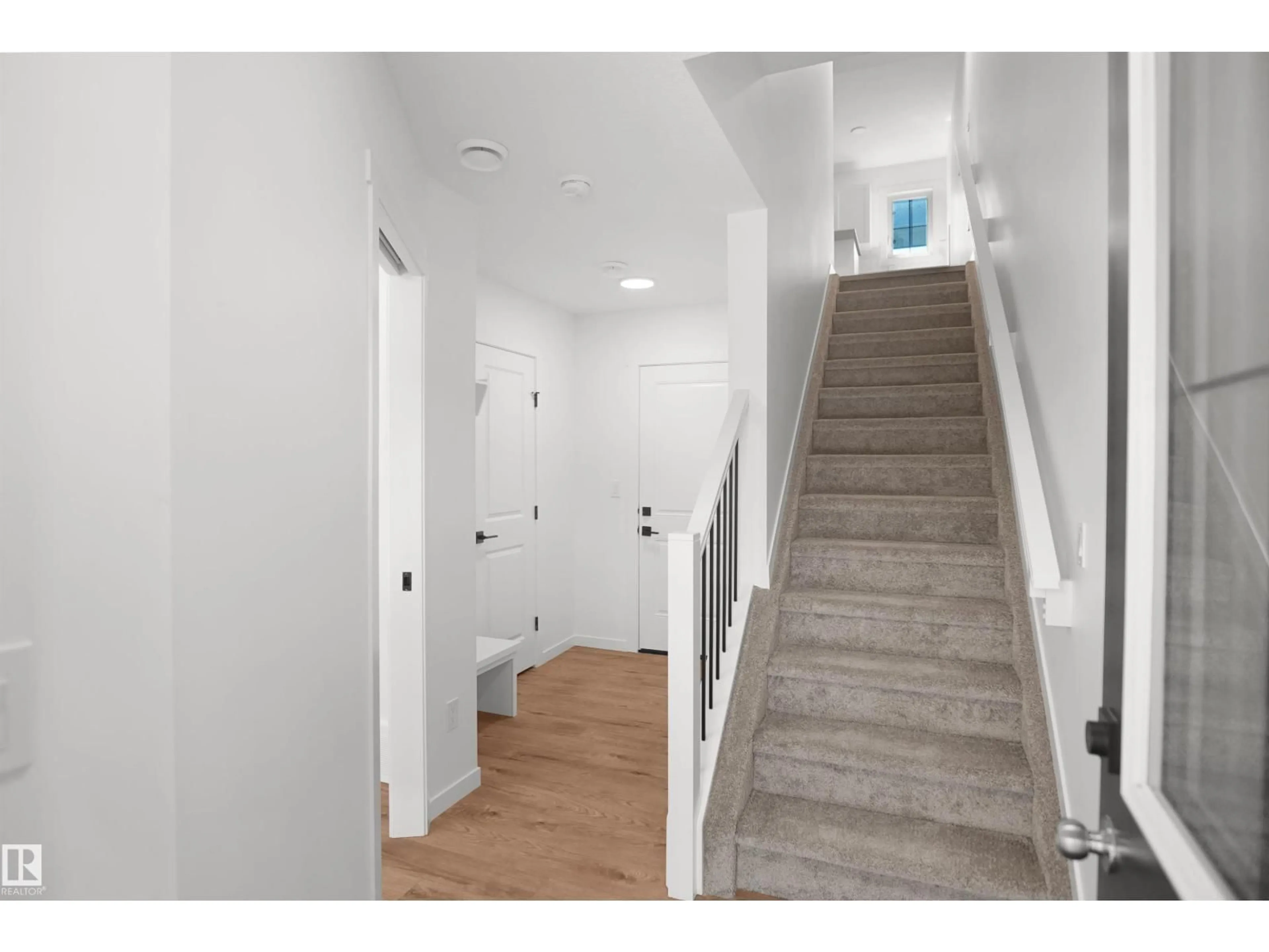 Indoor entryway for 7060 ROSENTHAL DR, Edmonton Alberta T5T7N6