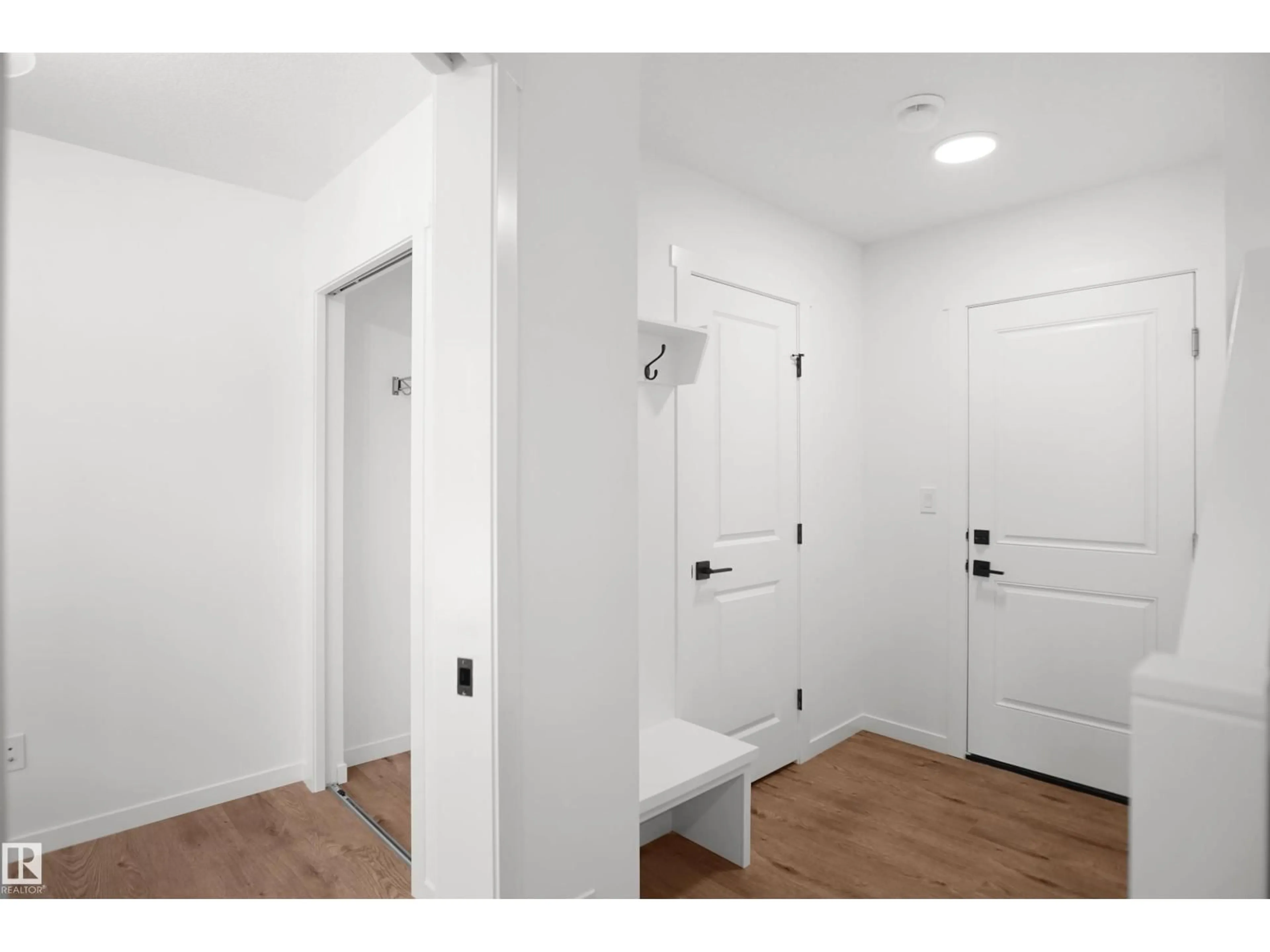 Indoor entryway for 7060 ROSENTHAL DR, Edmonton Alberta T5T7N6