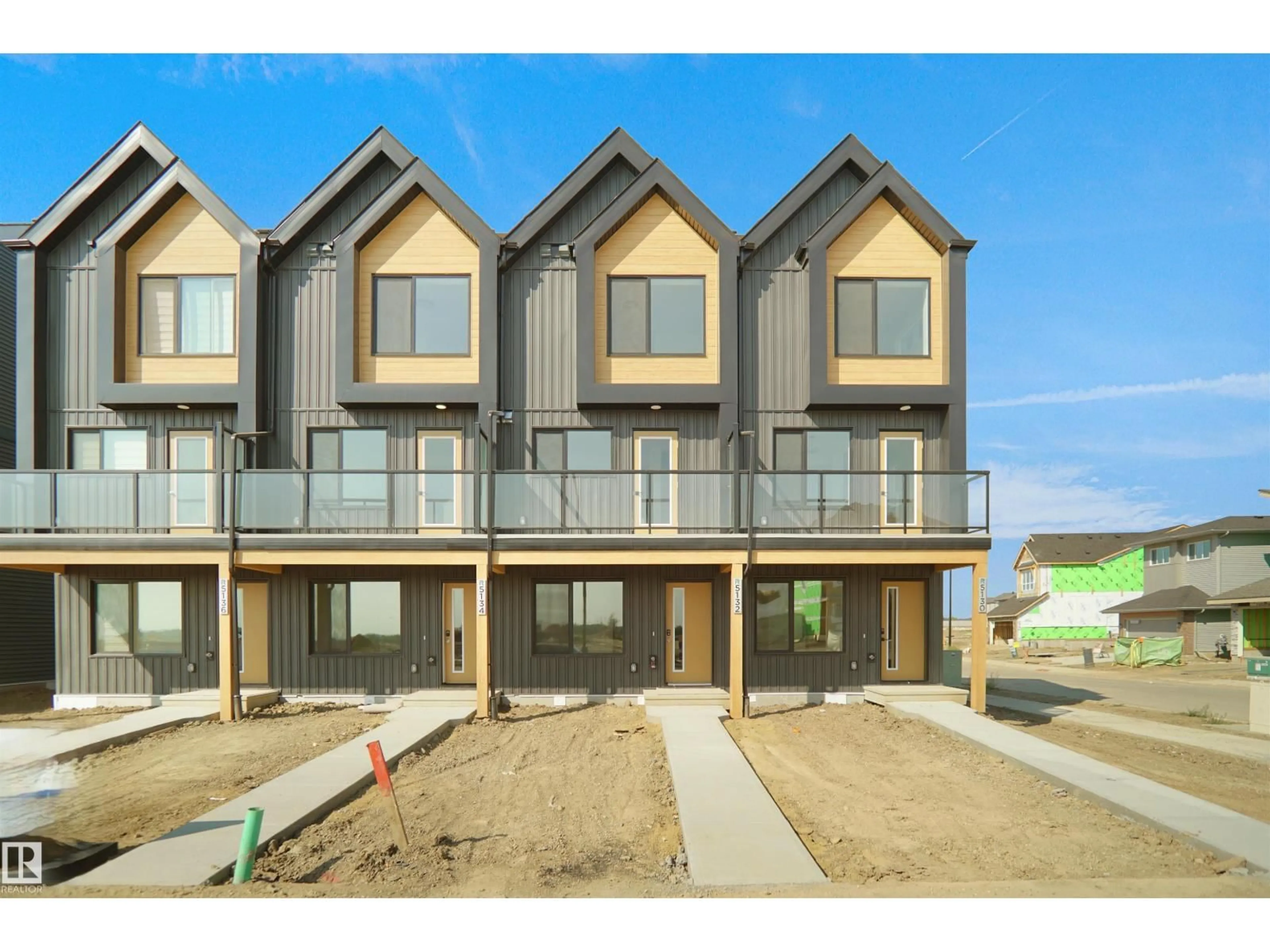 Home with vinyl exterior material, street for 532 UPLANDS DR, Edmonton Alberta T6M3M3