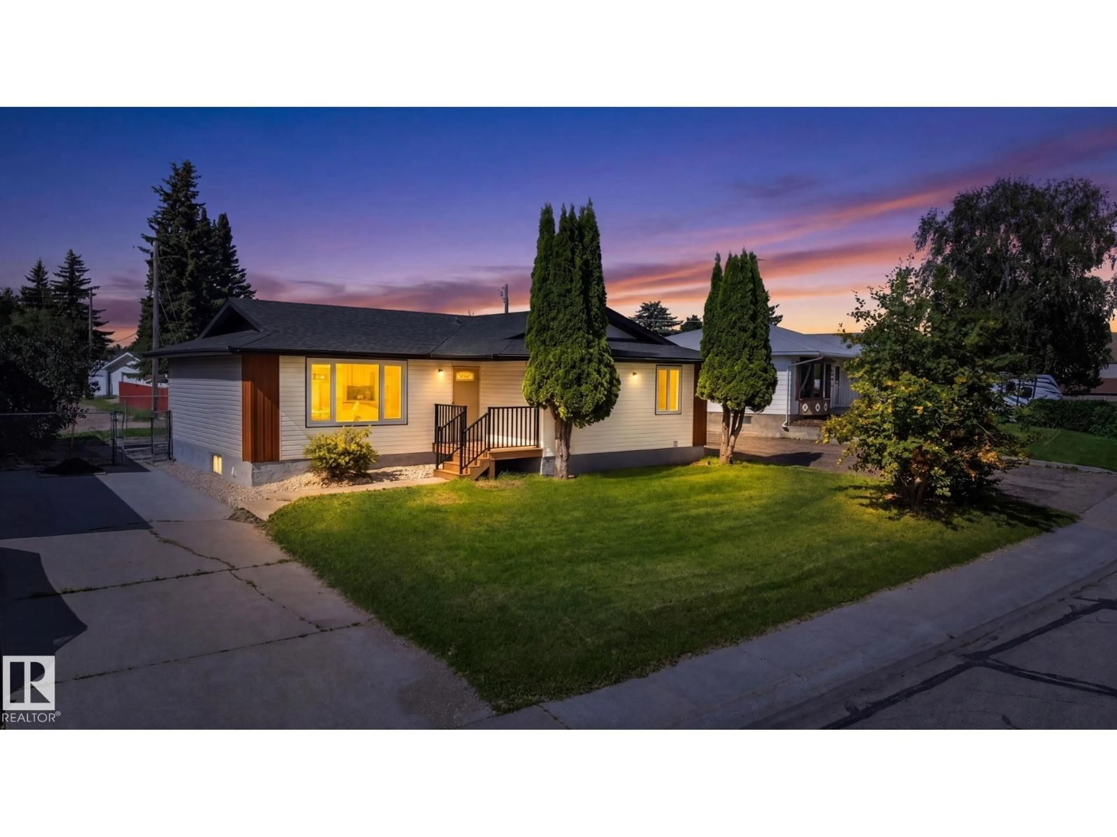 Home with vinyl exterior material, street for 5 PEACE RIVER DR, Devon Alberta T9G1N3