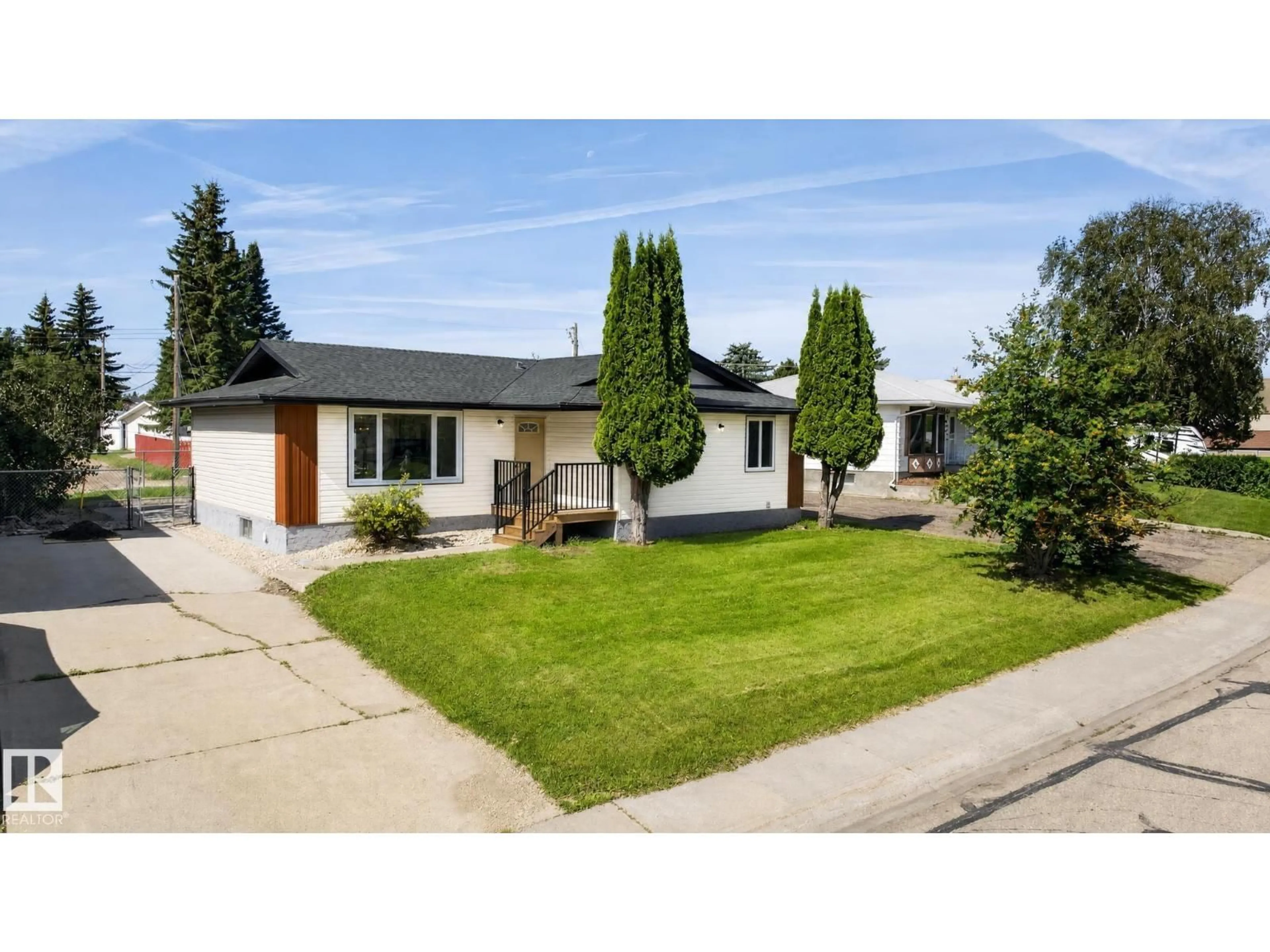 Home with vinyl exterior material, street for 5 PEACE RIVER DR, Devon Alberta T9G1N3
