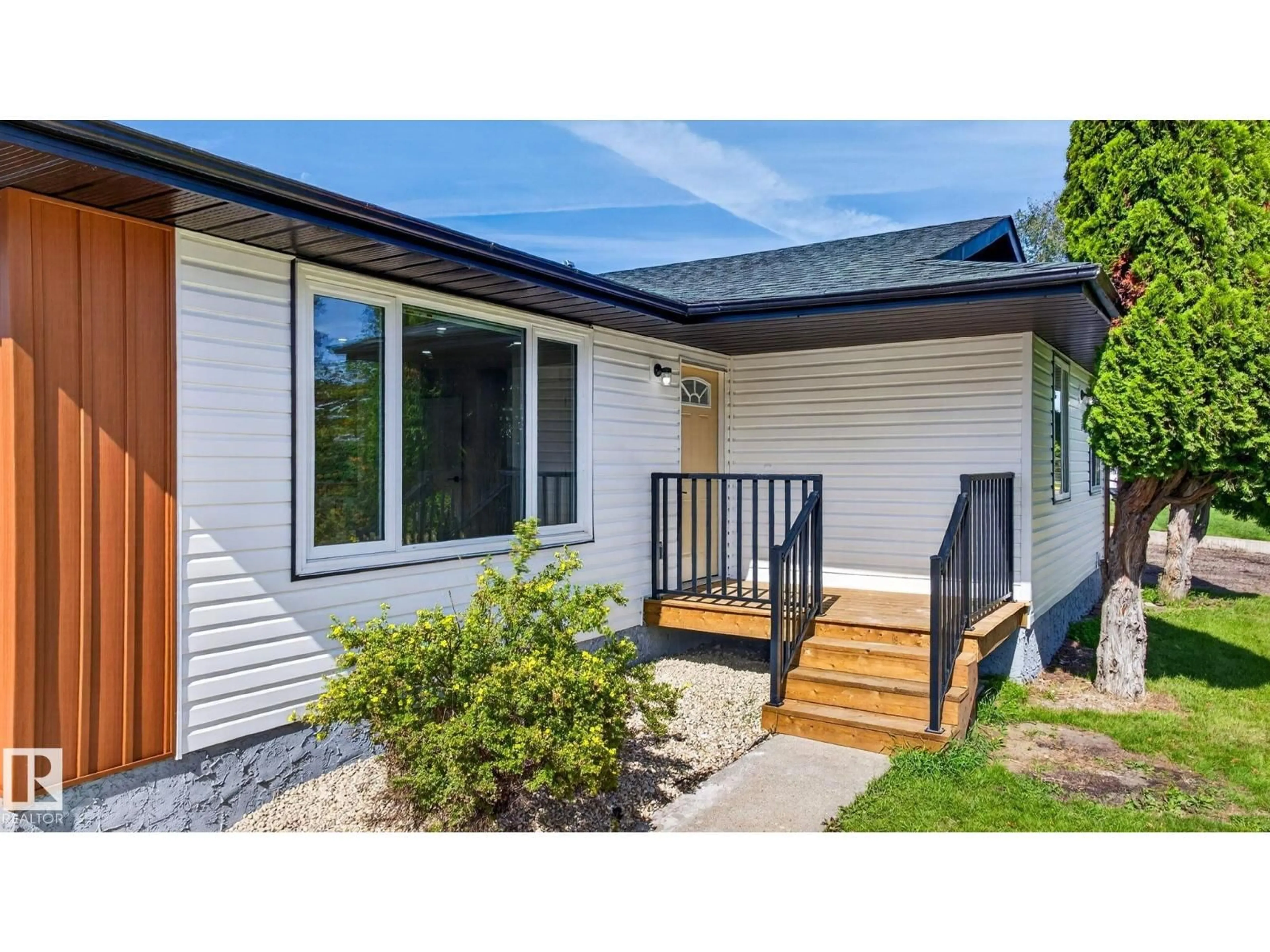 Home with vinyl exterior material, street for 5 PEACE RIVER DR, Devon Alberta T9G1N3