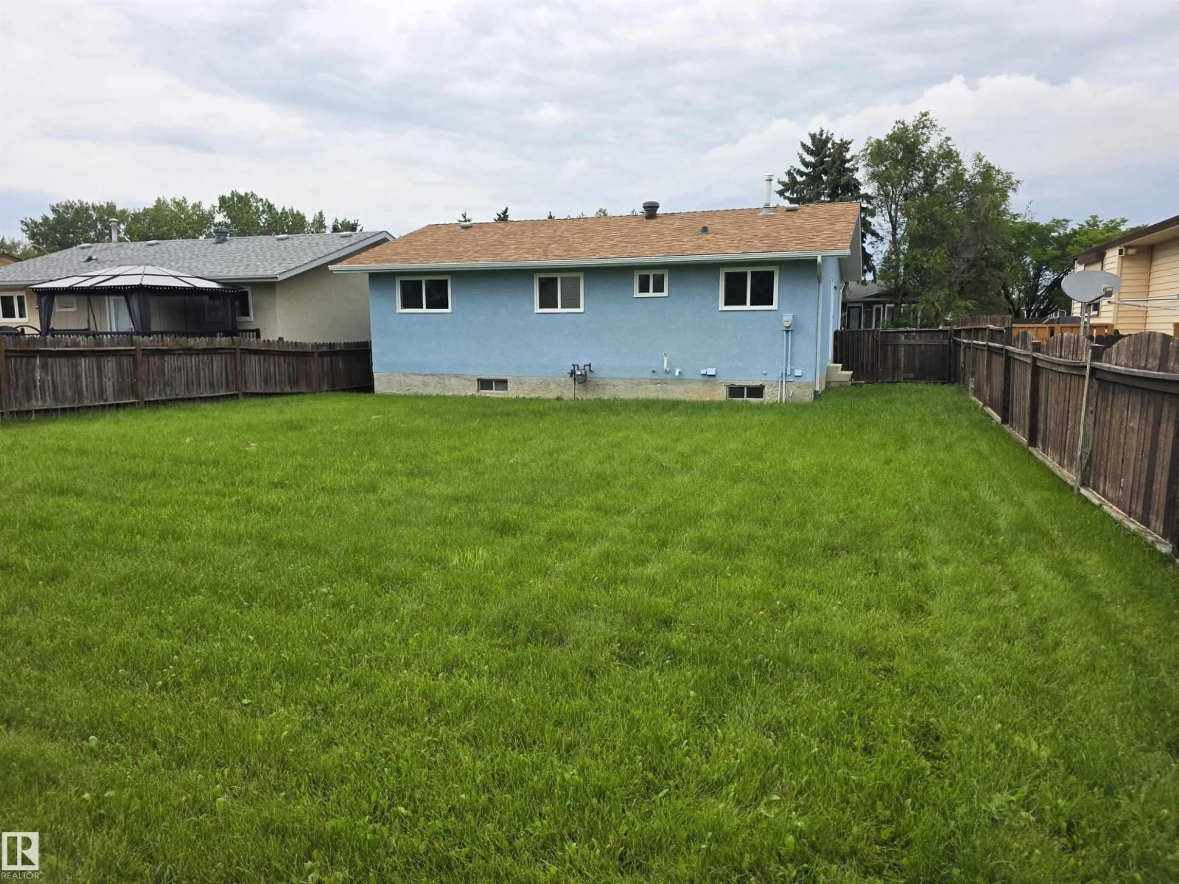 Unknown for 1907 145A AV, Edmonton Alberta T5Y1S9