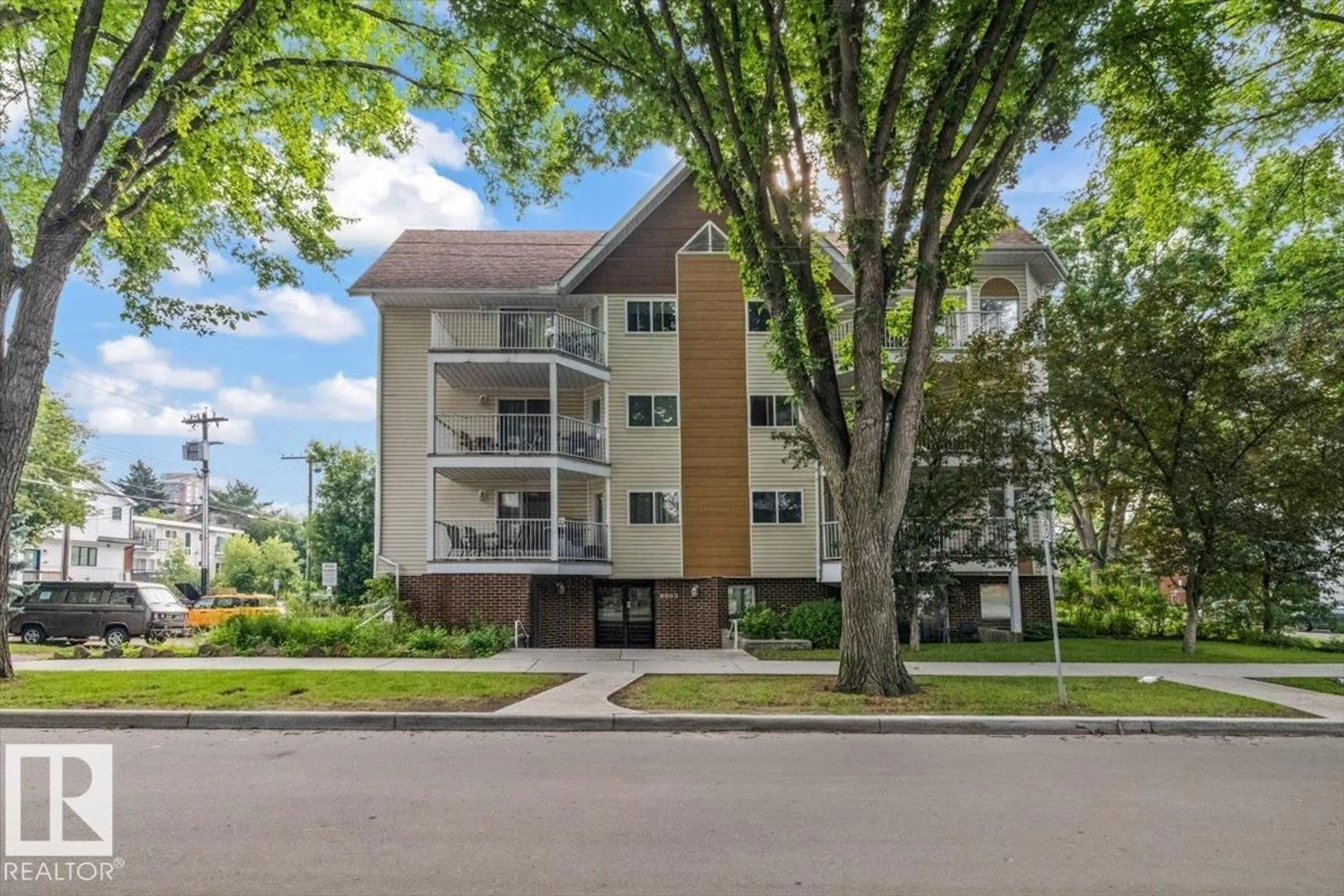 Patio, street for 202 - 8503 108 ST, Edmonton Alberta T6E6J9