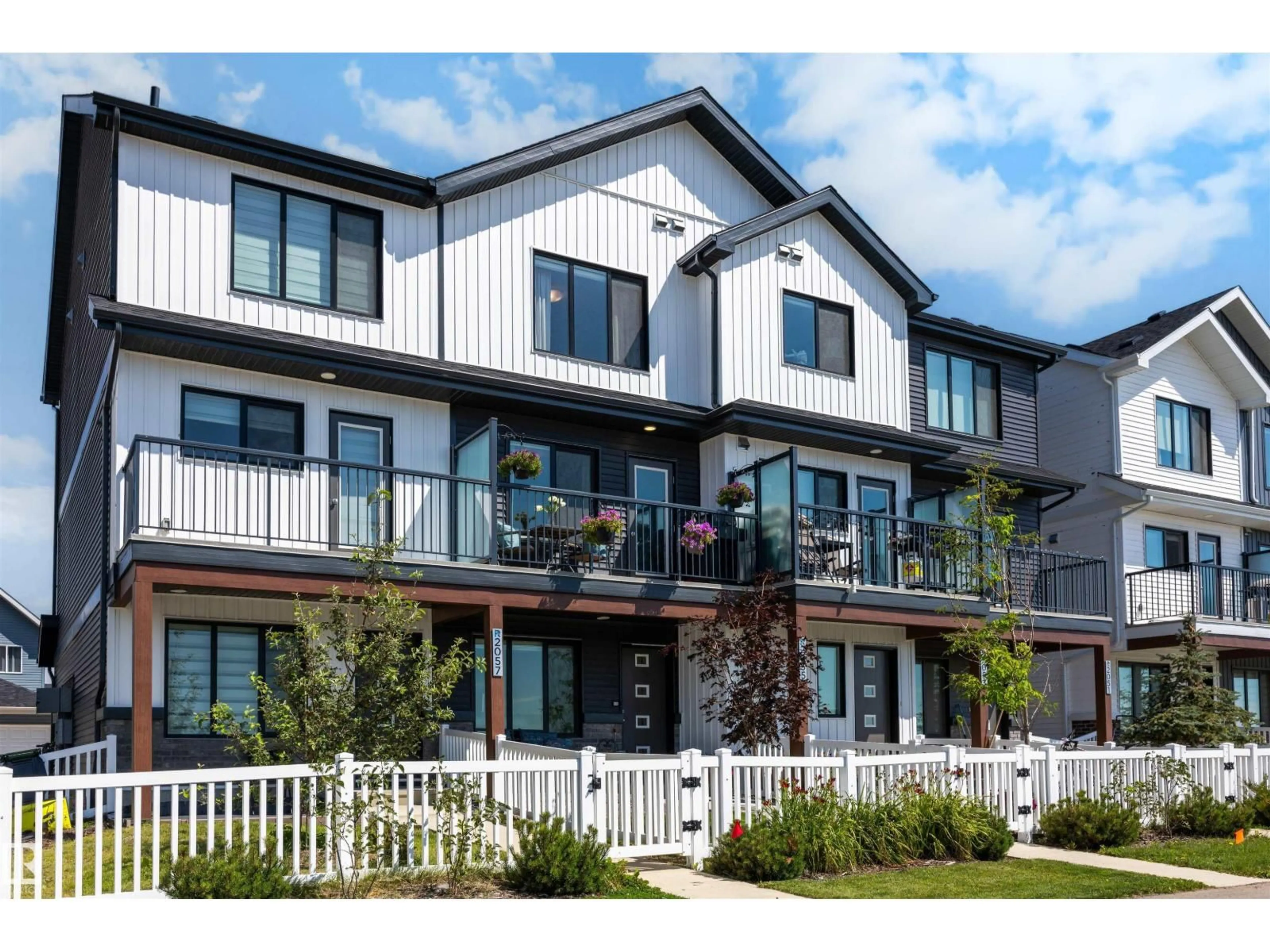 Home with vinyl exterior material, unknown for 2055 192 ST, Edmonton Alberta T6M3A8