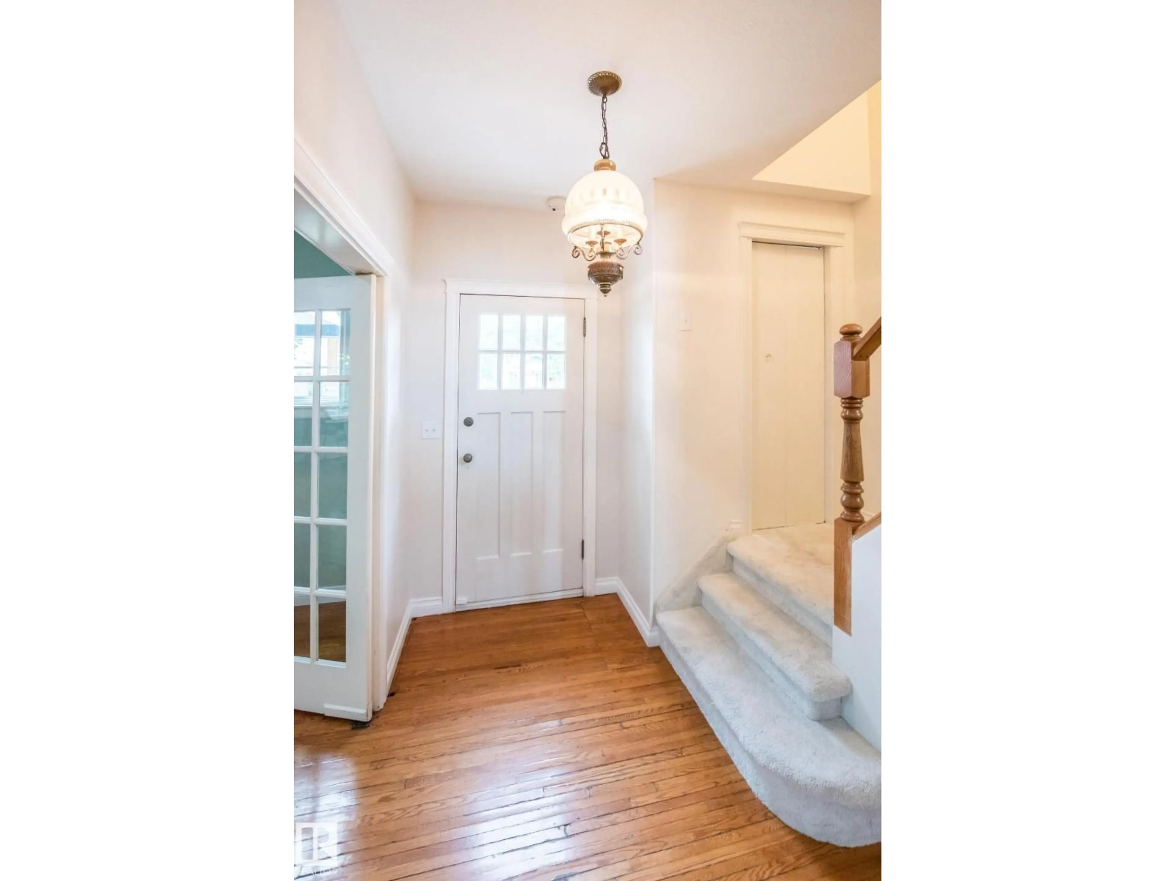 Indoor entryway for 4811 50 ST, Bonnyville Town Alberta T9N2G9