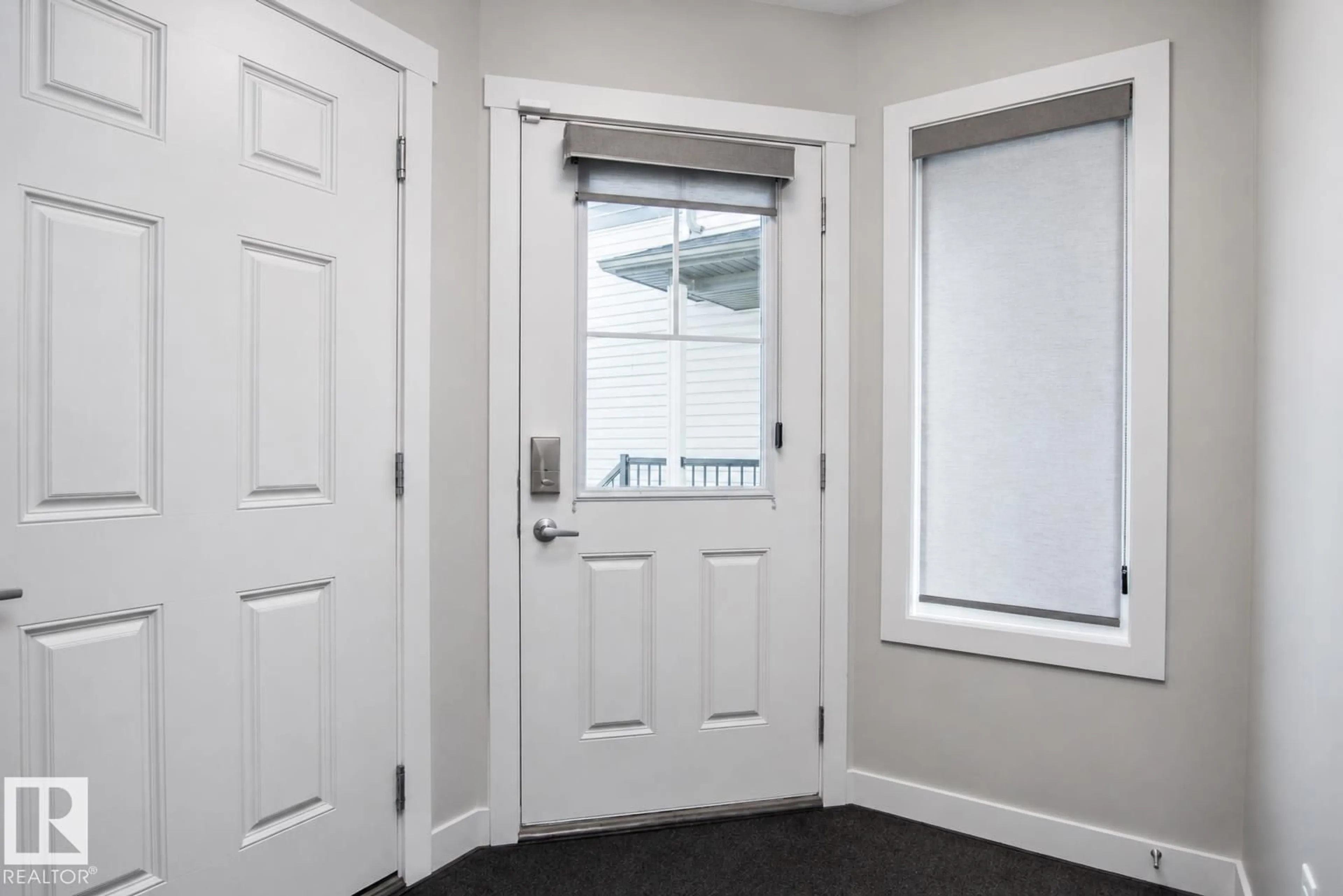 Indoor entryway for 131 ABBEY RD, Sherwood Park Alberta T8H0Z2