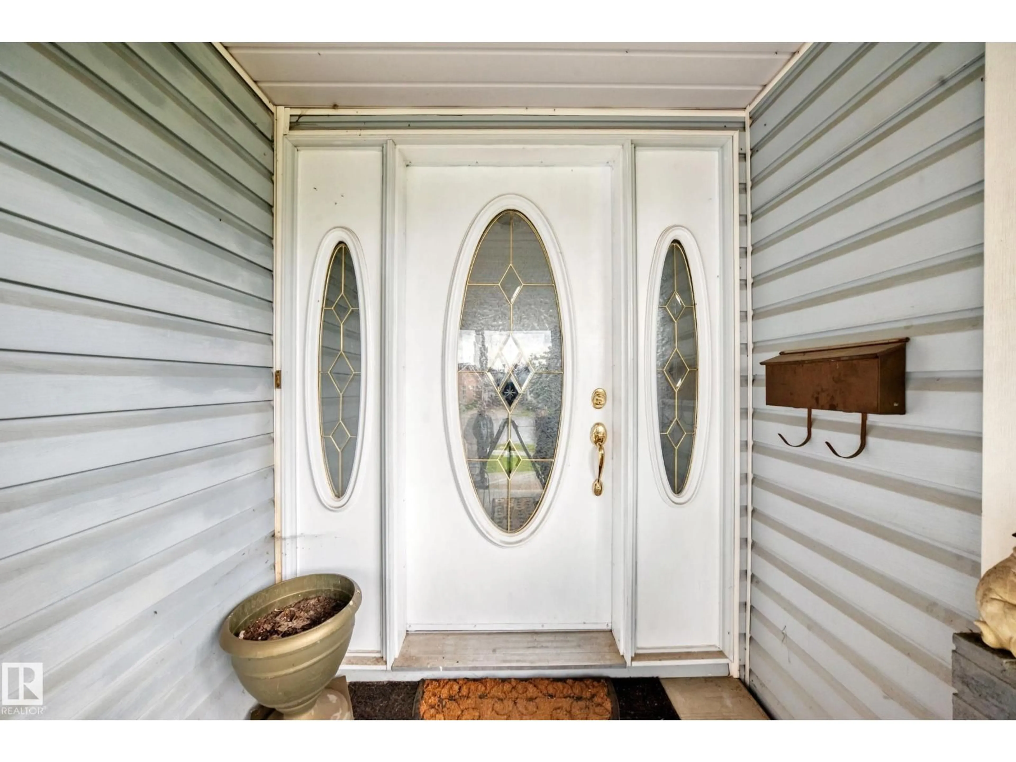 Indoor entryway for 6 ATKINSON PL, St. Albert Alberta T8N5P5