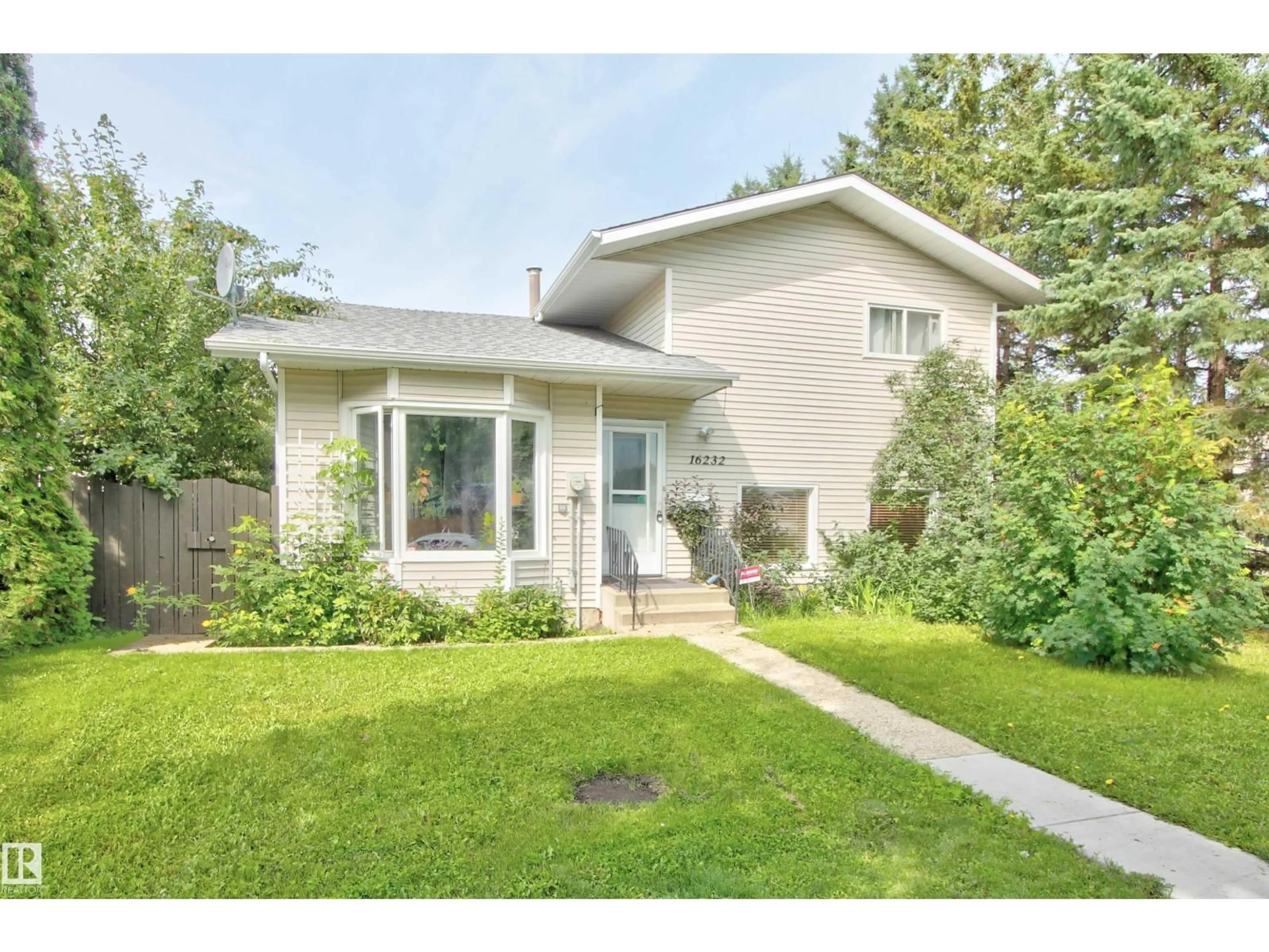 Unknown for 16232 100 ST, Edmonton Alberta T5X4R7