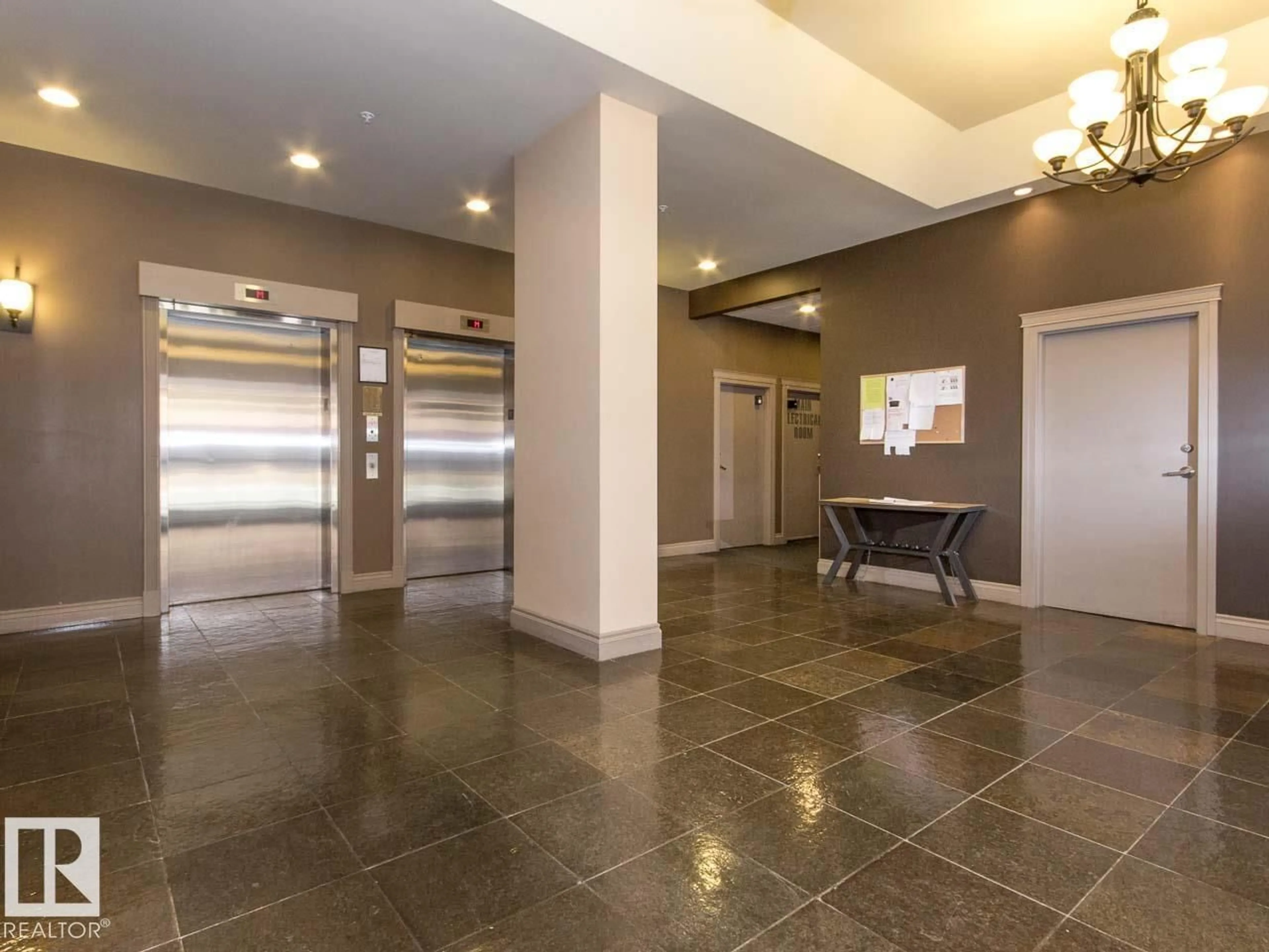 Indoor foyer for 10303 - 1806 105 ST NW, Edmonton Alberta T5J5G3