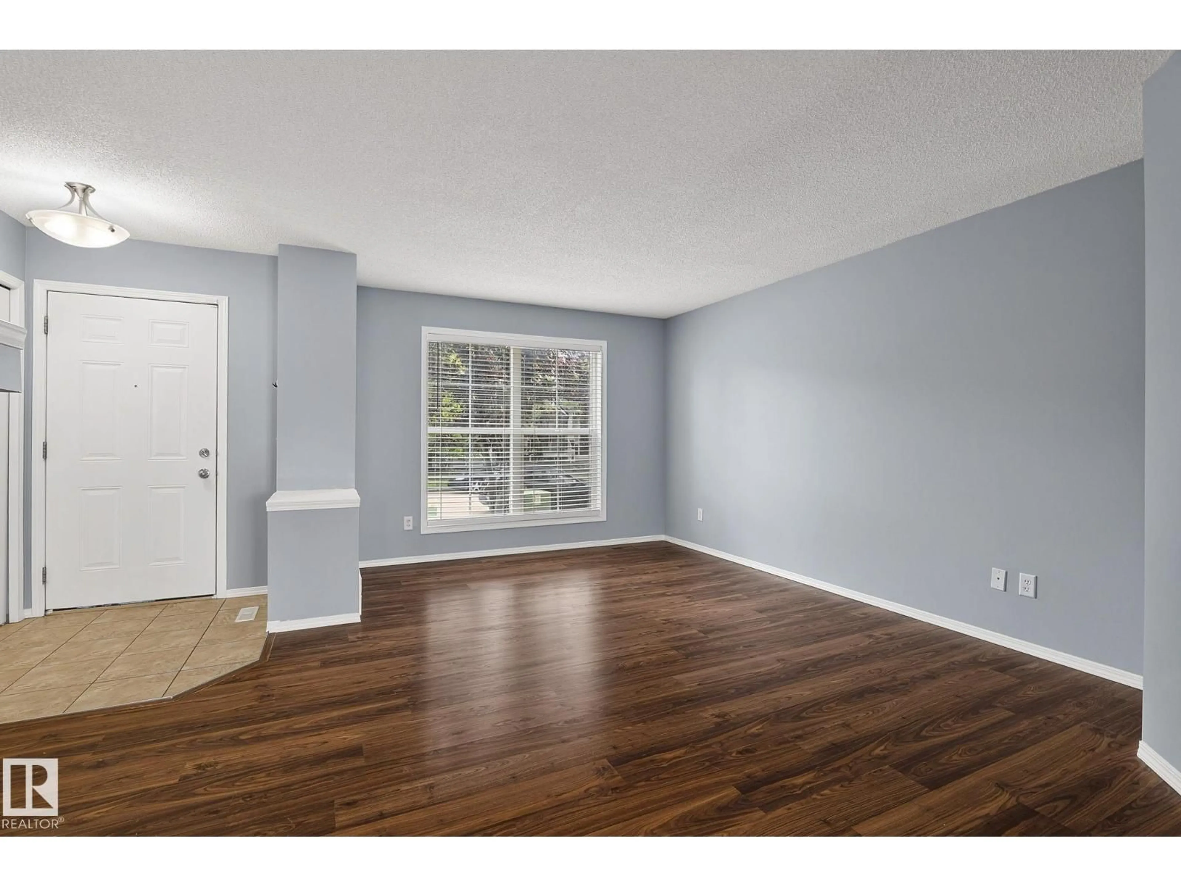 A pic of a room for 7118 19A AV, Edmonton Alberta T6X0K2