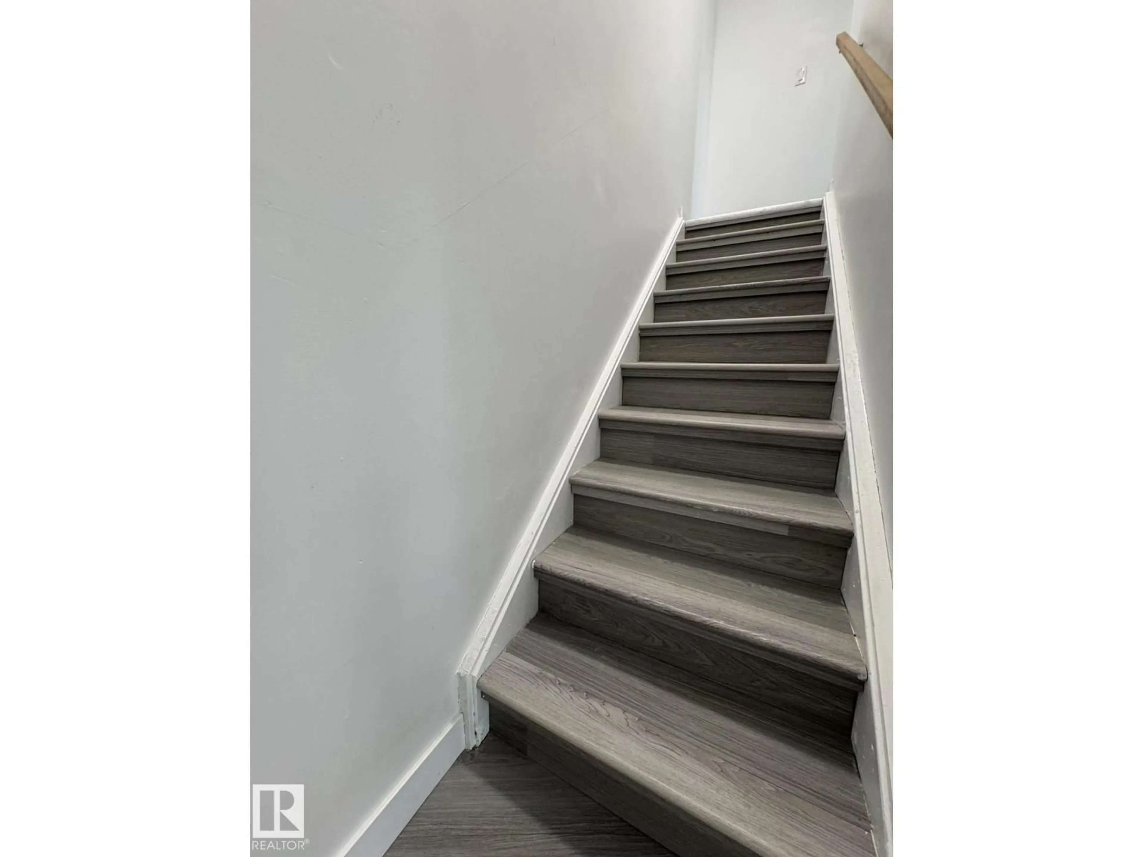 Stairs for 41 LANCASTER TC, Edmonton Alberta T5X5S3