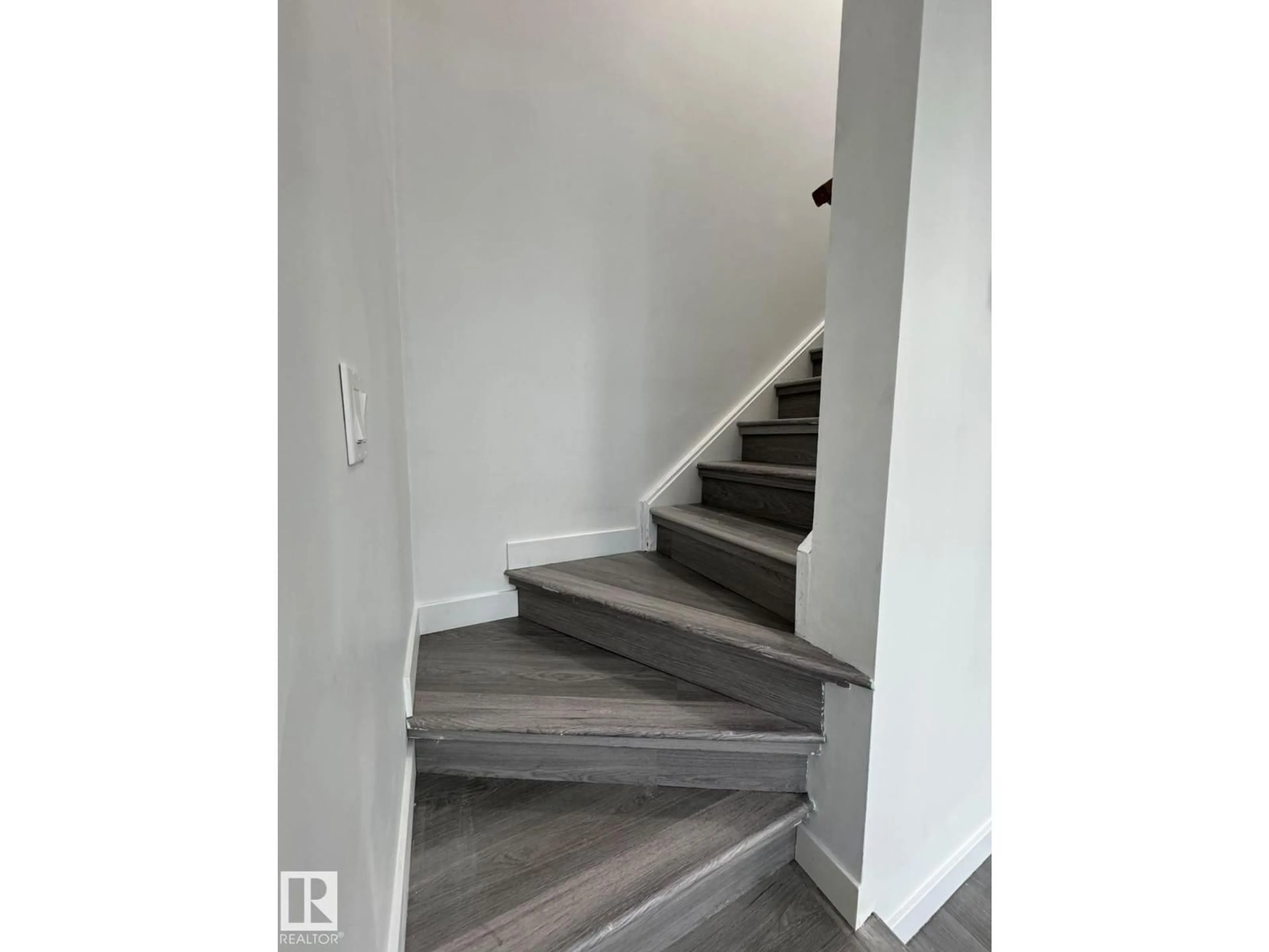 Stairs for 41 LANCASTER TC, Edmonton Alberta T5X5S3