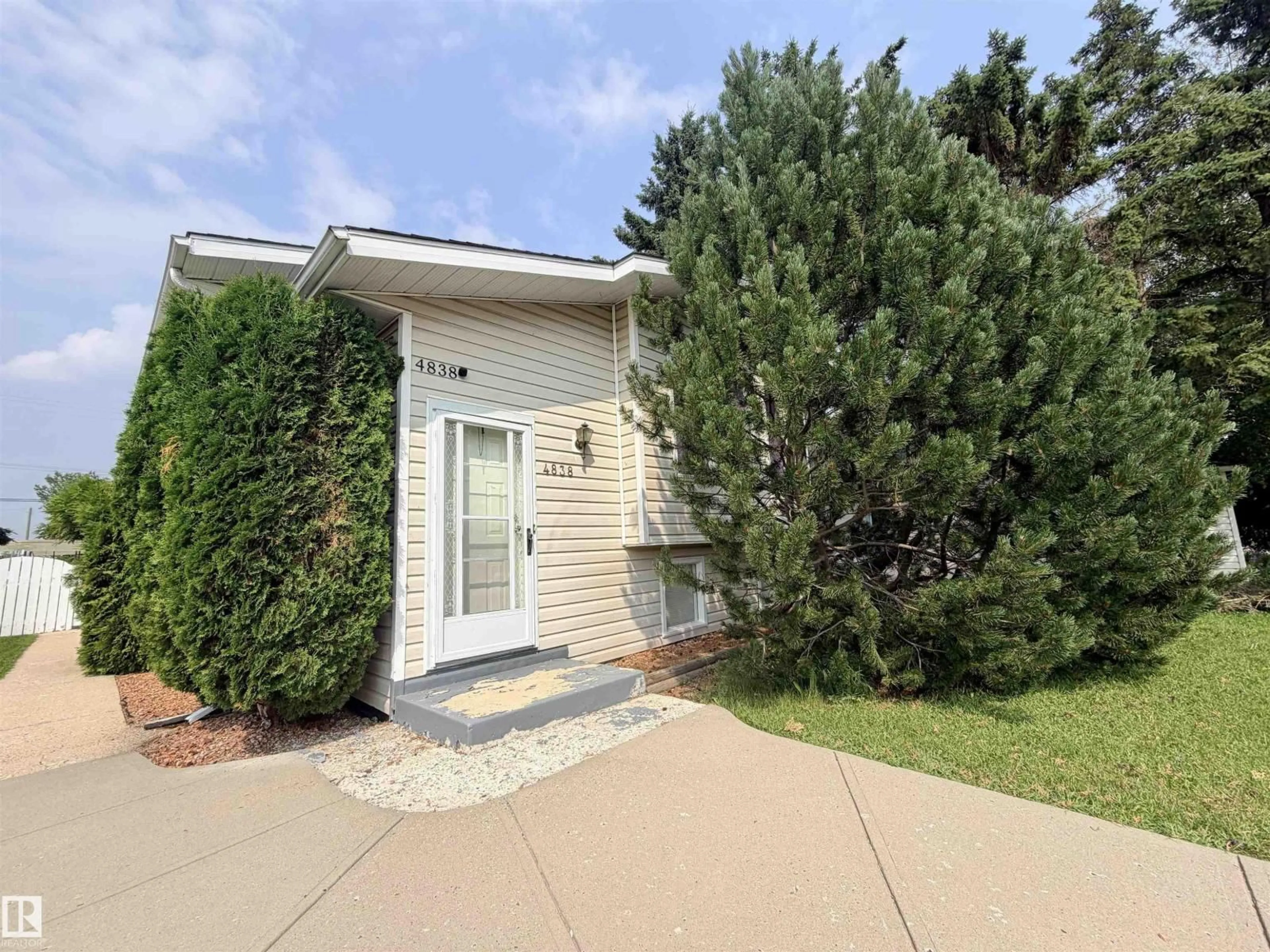 Home with vinyl exterior material, street for 4838 46 AV, St. Paul Town Alberta T0A3A3