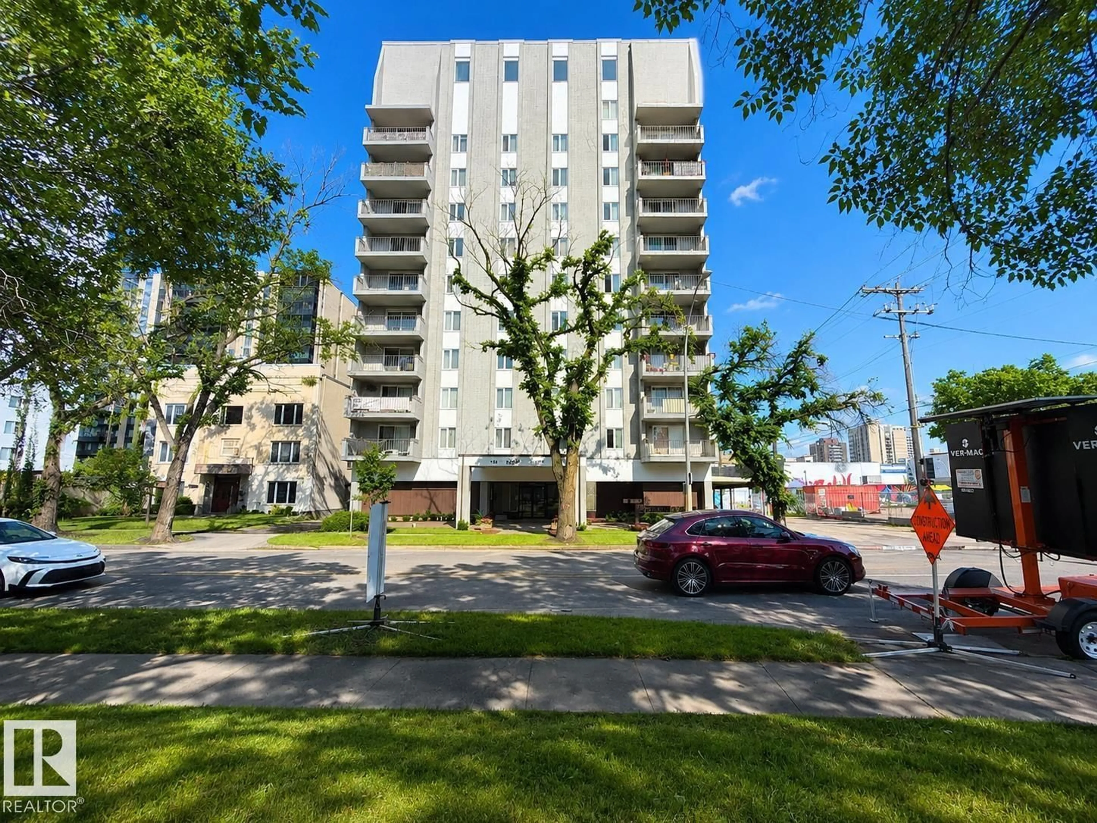 A pic from outside/outdoor area/front of a property/back of a property/a pic from drone, street for #804 - 10135 116 ST, Edmonton Alberta T5K1W2
