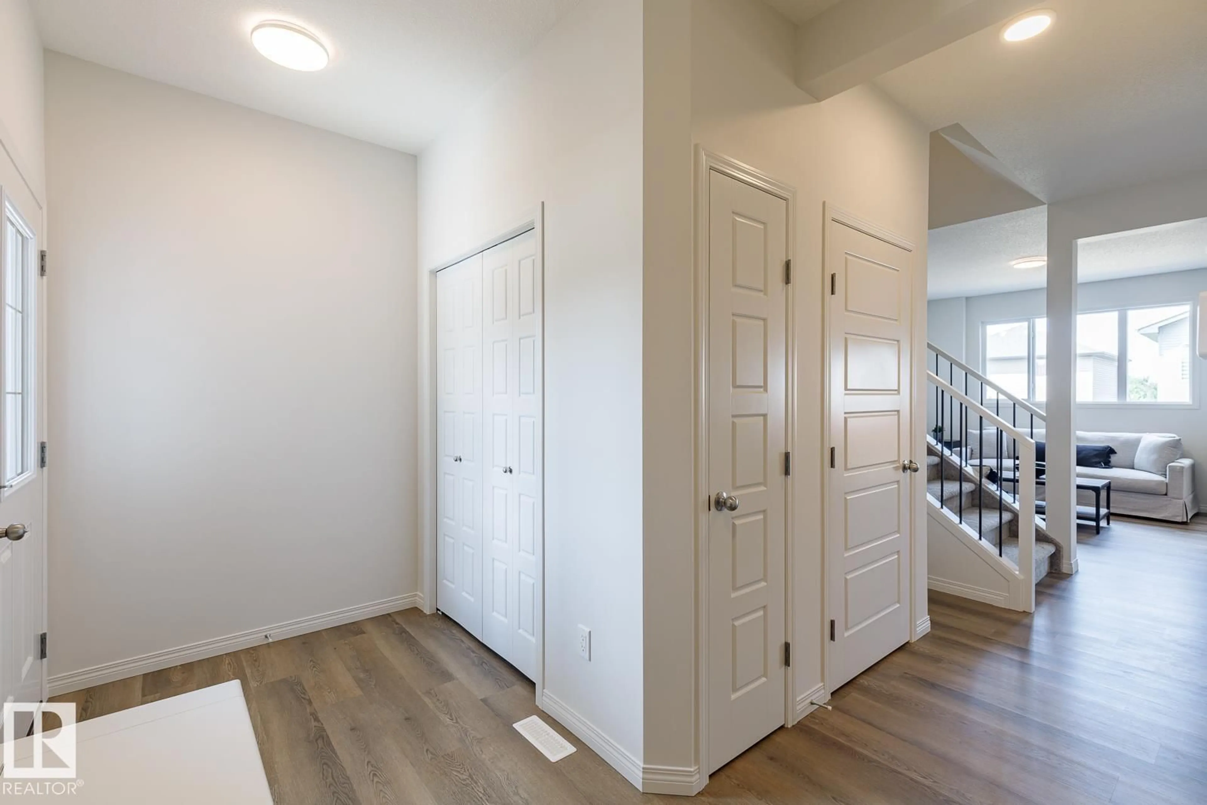 Indoor entryway for 99 SILVERSTONE DR, Stony Plain Alberta T7Z0E8