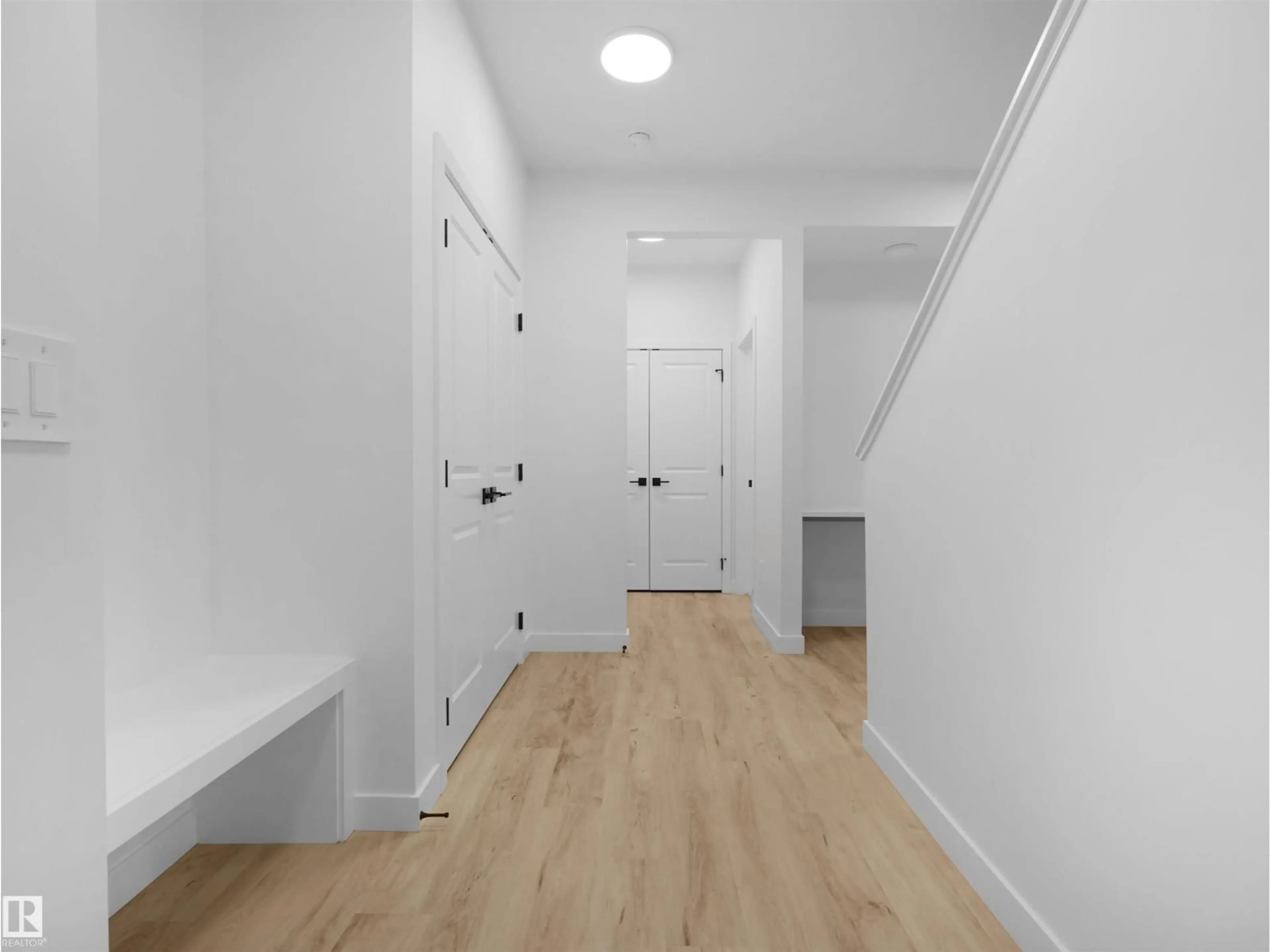 Indoor entryway for 8247 KIRIAK LO SW, Edmonton Alberta T6W5S2
