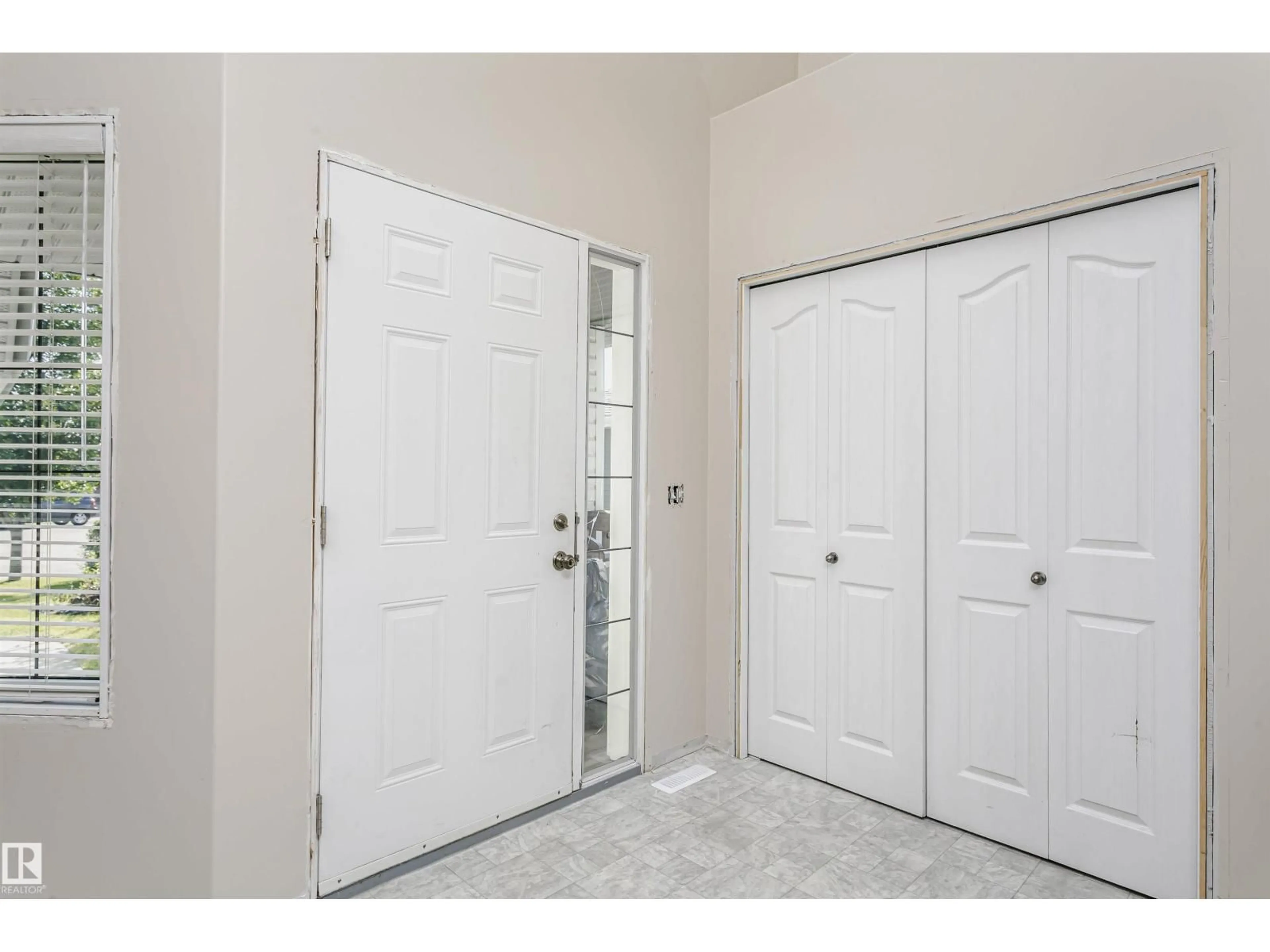 Indoor entryway for 21 ALDERSON CL, Fort Saskatchewan Alberta T8L4M9