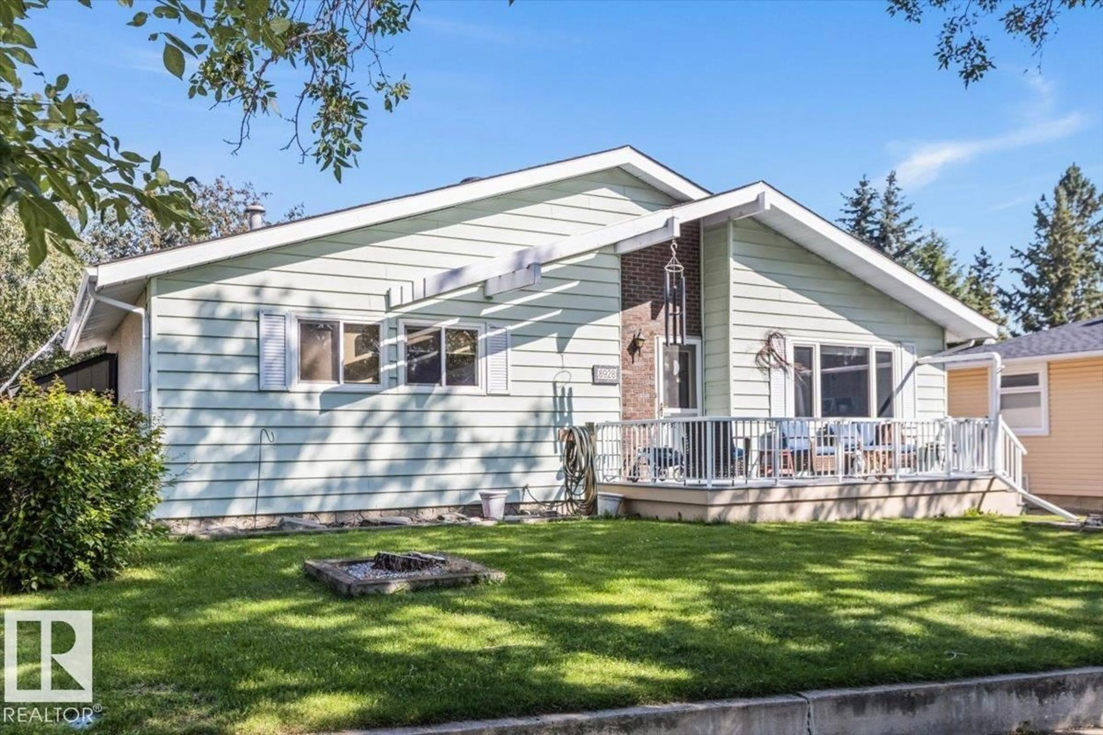 Home with vinyl exterior material, street for 8928 92 AV, Fort Saskatchewan Alberta T8L1A5