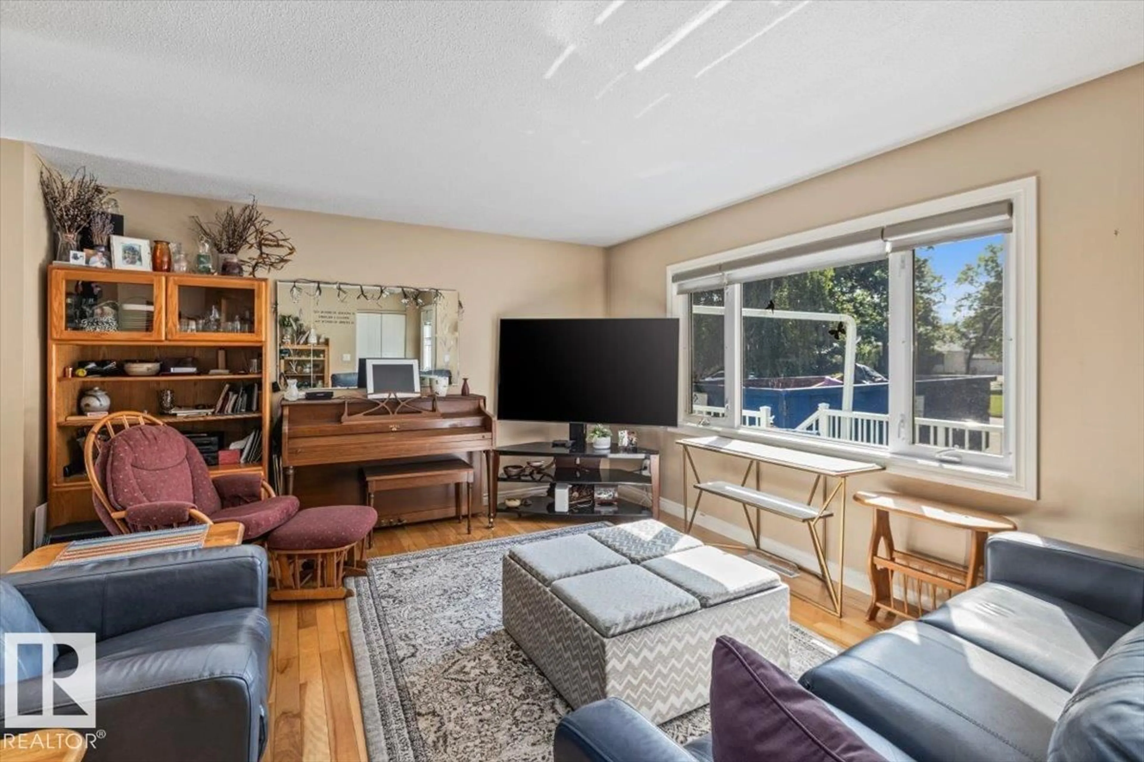 Living room with furniture, unknown for 8928 92 AV, Fort Saskatchewan Alberta T8L1A5