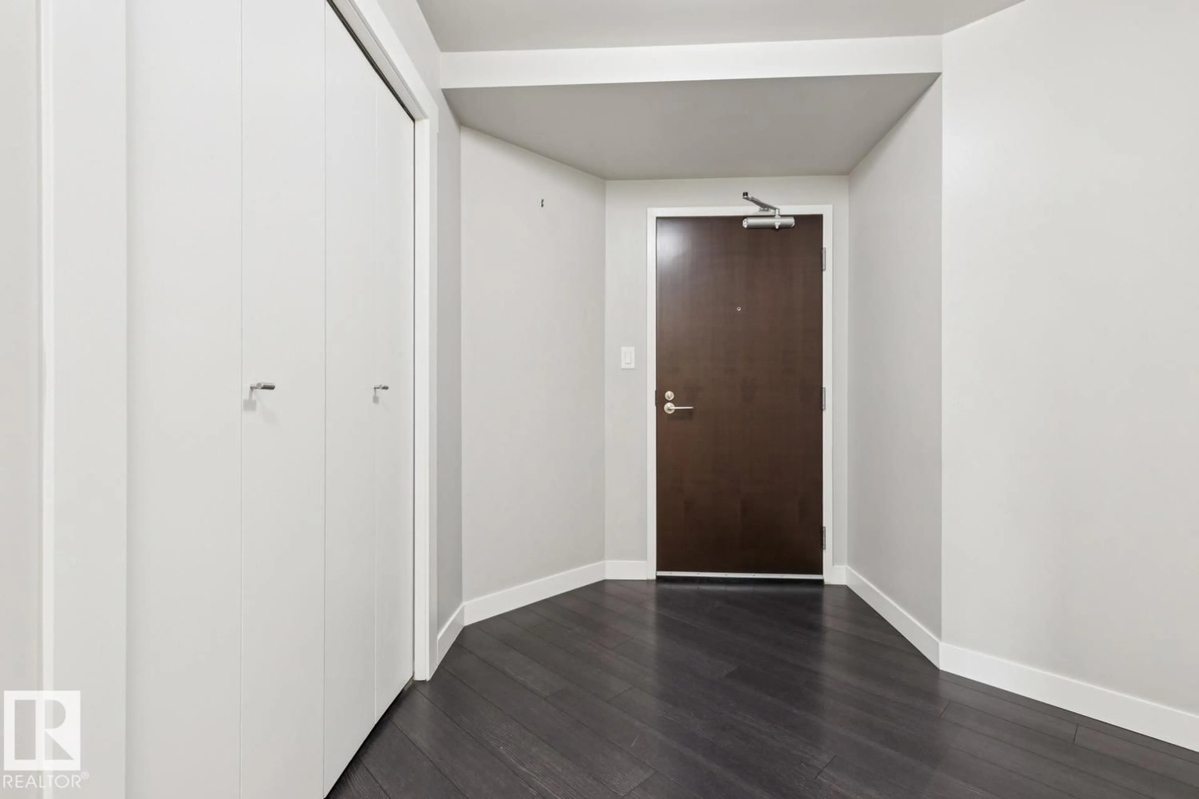Indoor foyer for 904 - 10410 102 AV NW, Edmonton Alberta T5J0E9