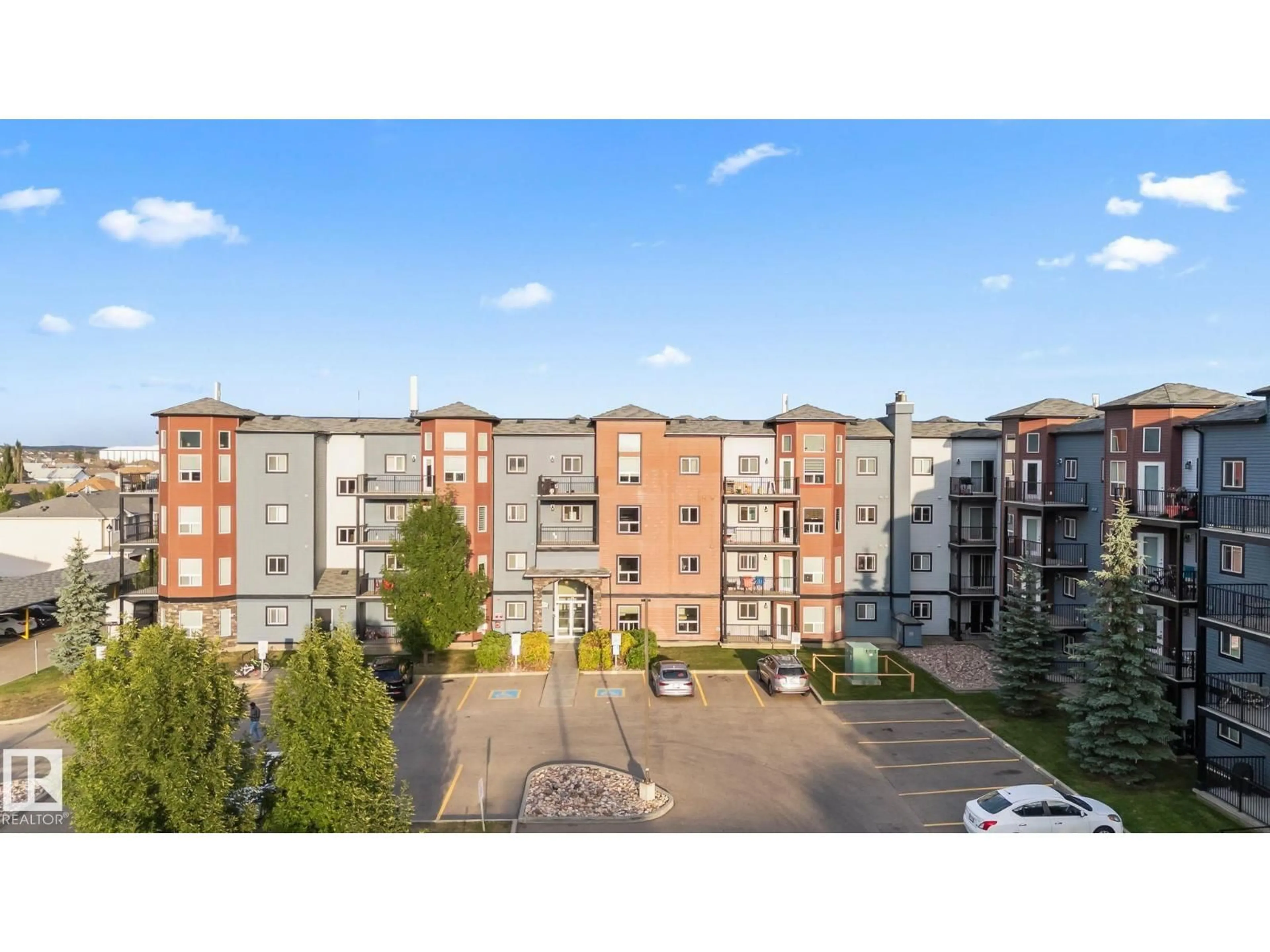 A pic from outside/outdoor area/front of a property/back of a property/a pic from drone, unknown for 210 SILVER BERRY RD, Edmonton Alberta T6T0H1