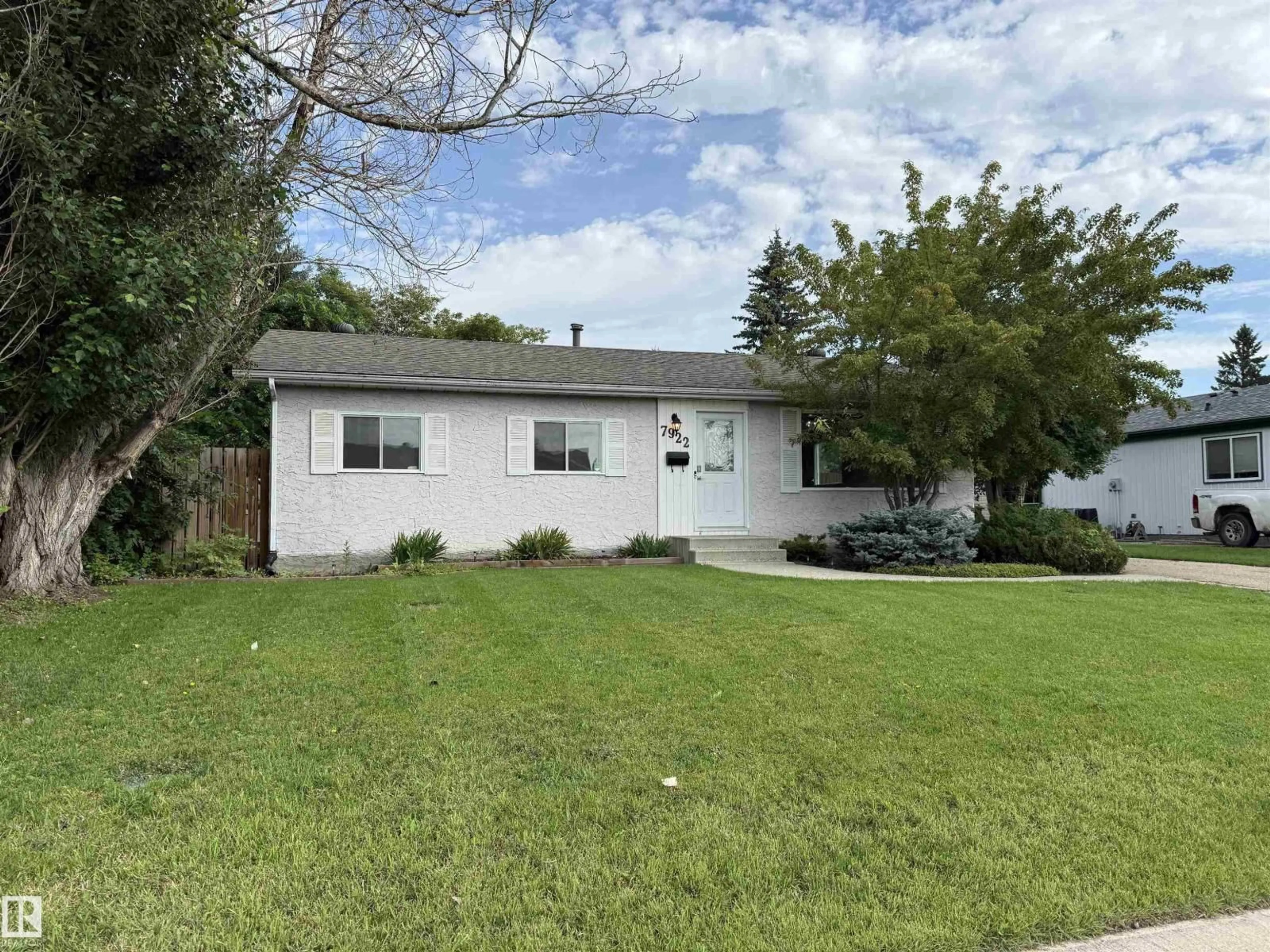 Home with vinyl exterior material, street for 7922 97 AV, Fort Saskatchewan Alberta T8L3G6