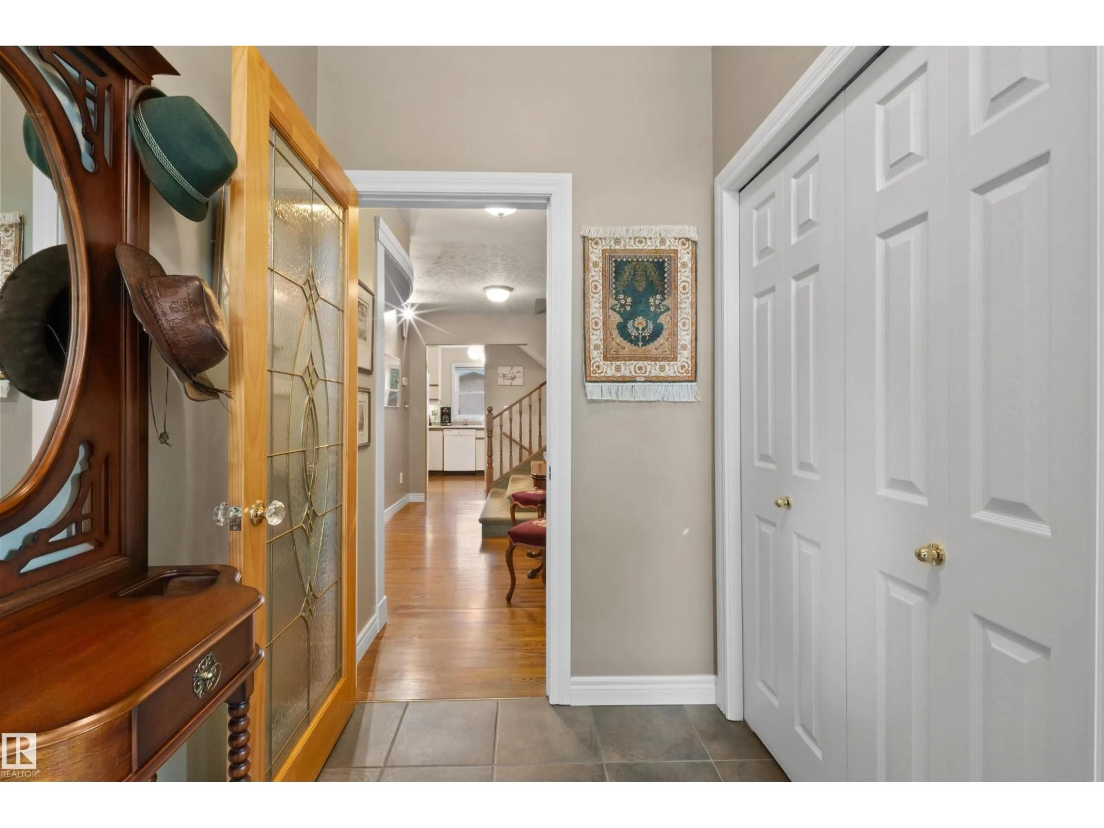 Indoor entryway for 14640 88 AV, Edmonton Alberta T5R4J8