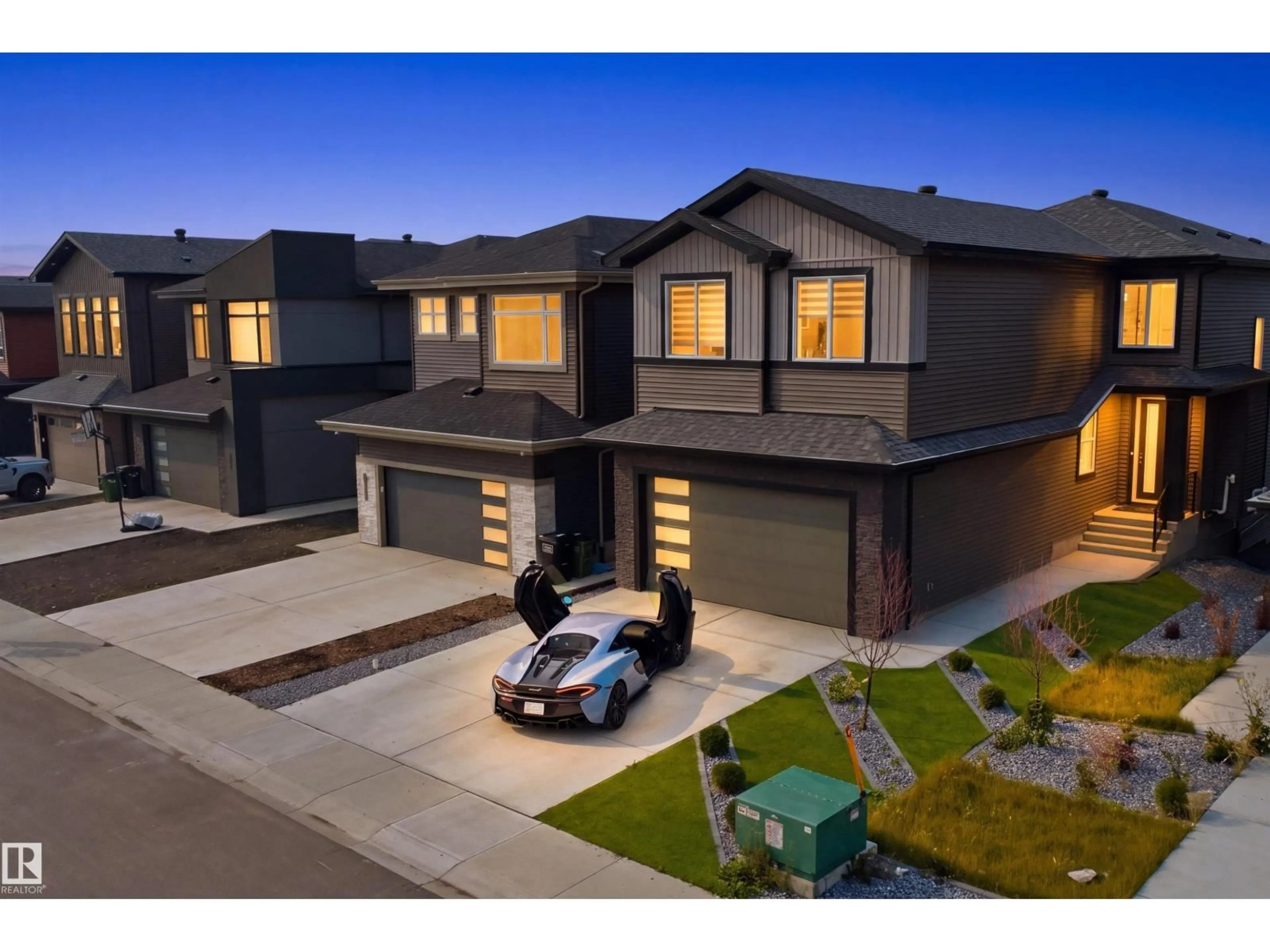A pic from outside/outdoor area/front of a property/back of a property/a pic from drone, street for 5493 KOOTOOK RD, Edmonton Alberta T6W4Z5