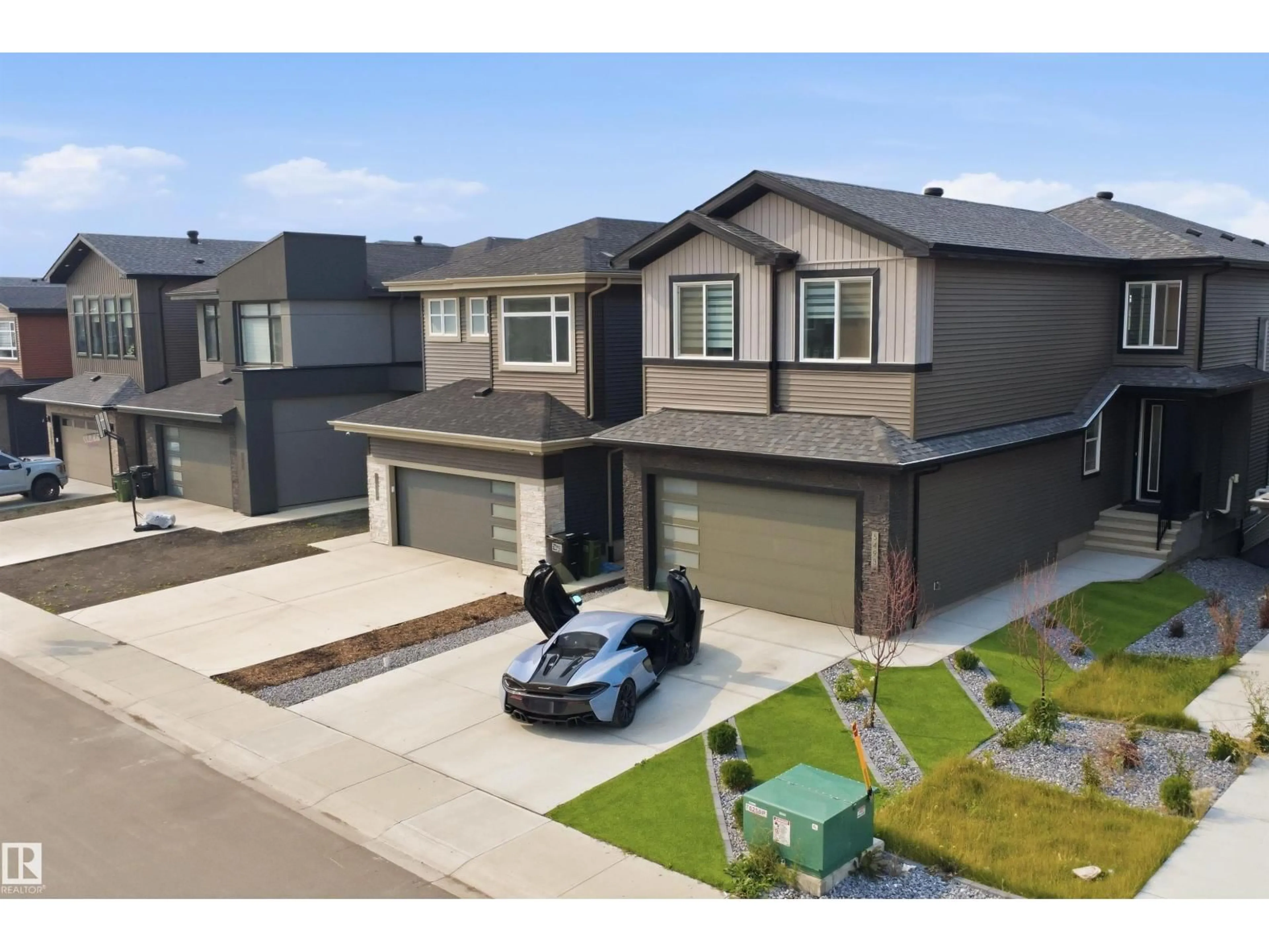 A pic from outside/outdoor area/front of a property/back of a property/a pic from drone, street for 5493 KOOTOOK RD, Edmonton Alberta T6W4Z5