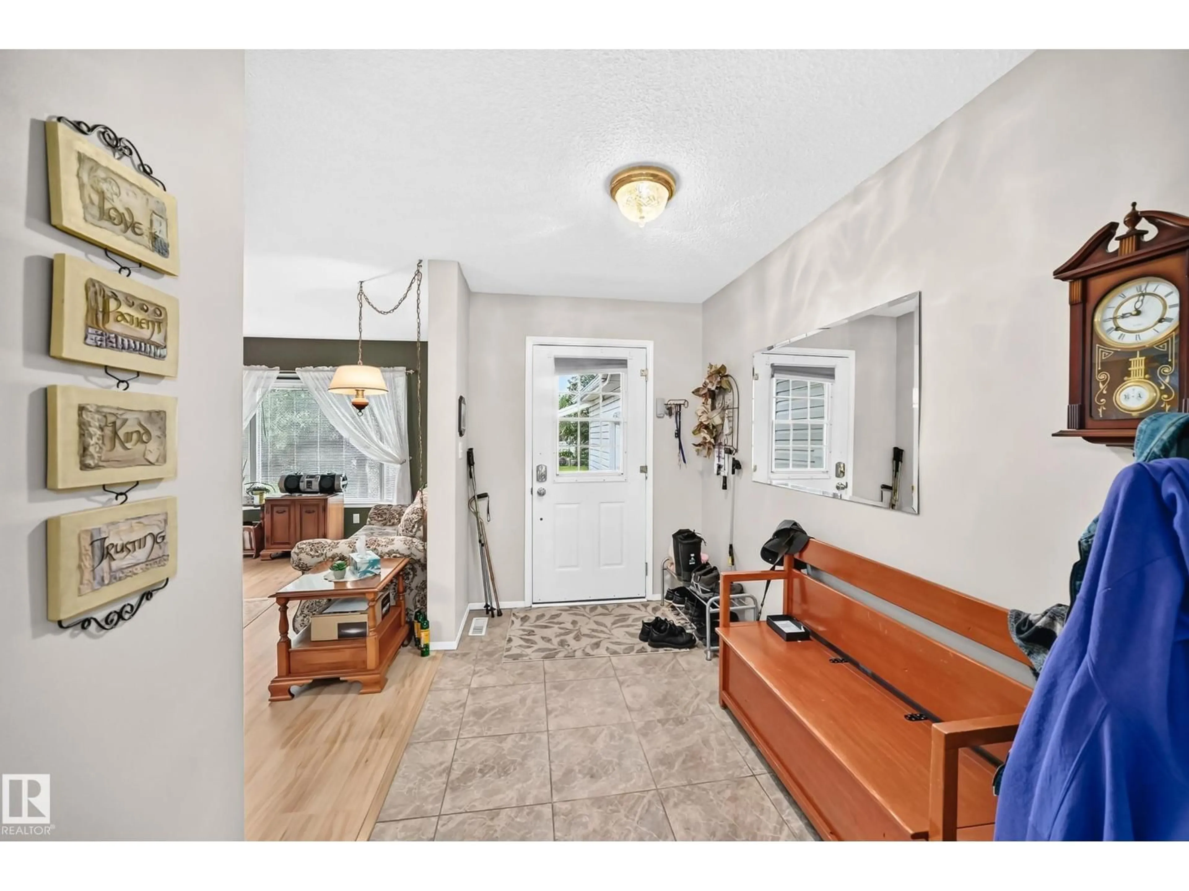 Indoor entryway for 4319 27 ST, Edmonton Alberta T6T1G7