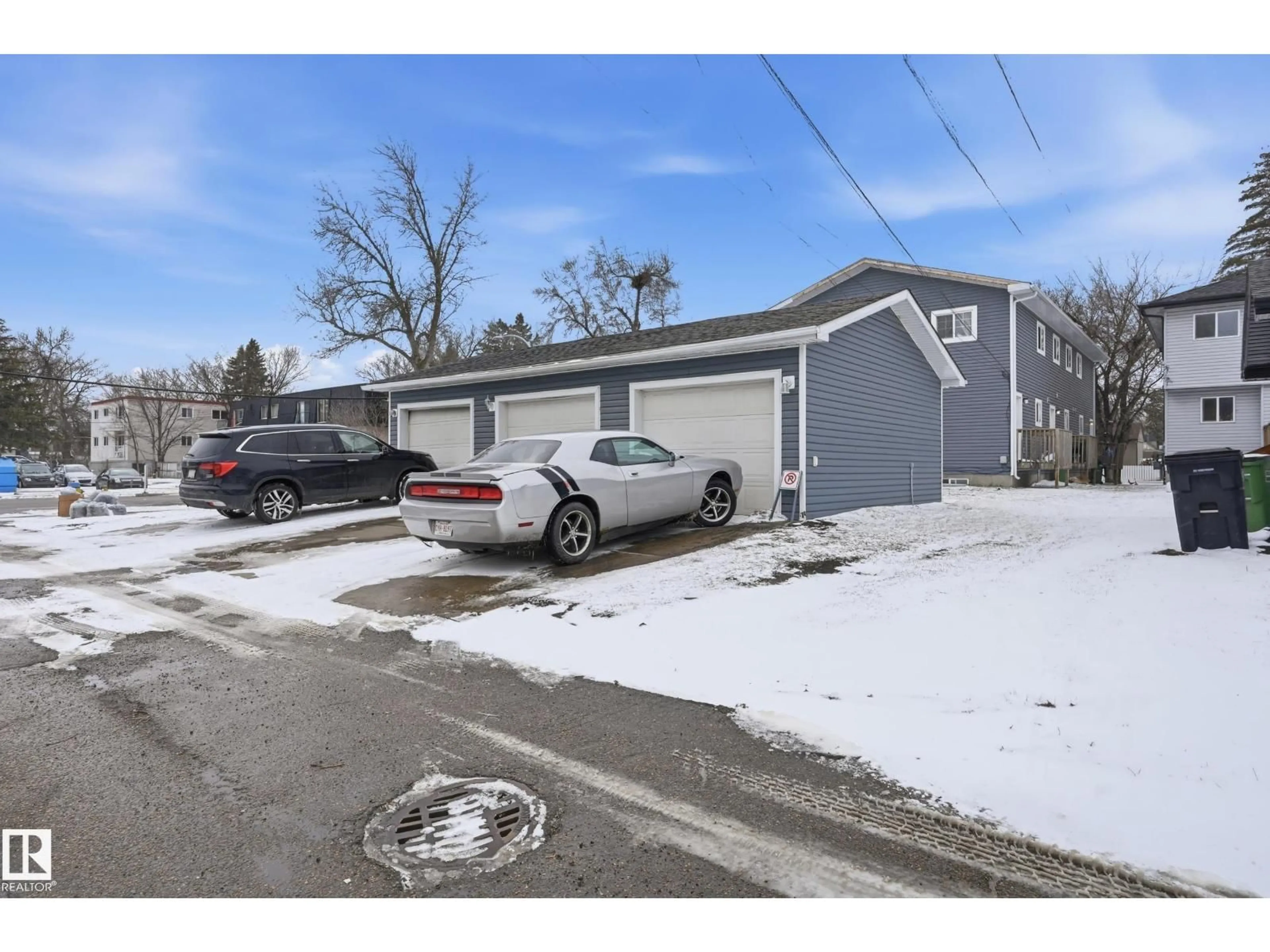 Indoor garage for 8816/8818/8820 119 AV, Edmonton Alberta T5B0G3