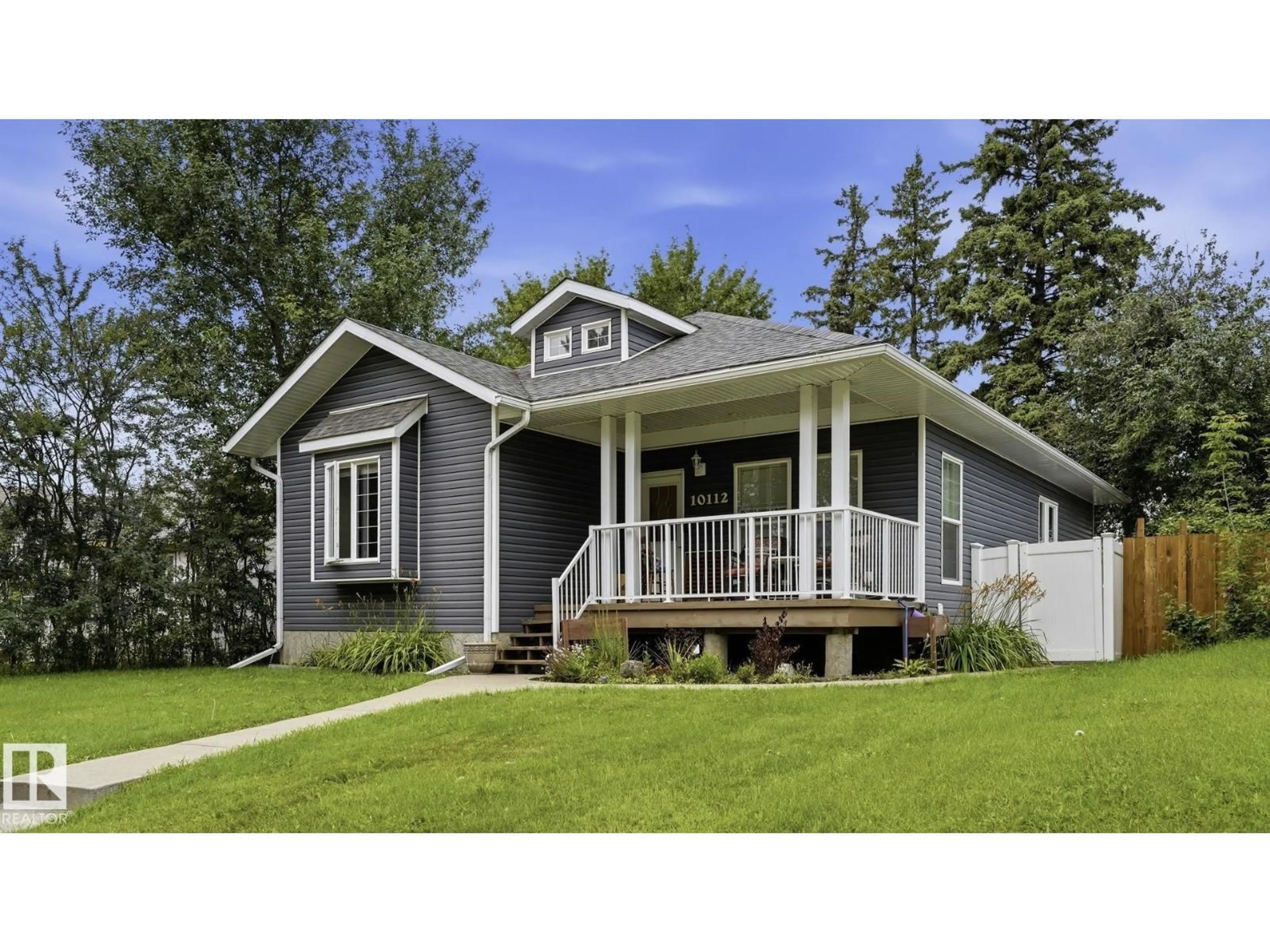 Home with vinyl exterior material, unknown for 10112 105 ST, Westlock Alberta T7P1V7