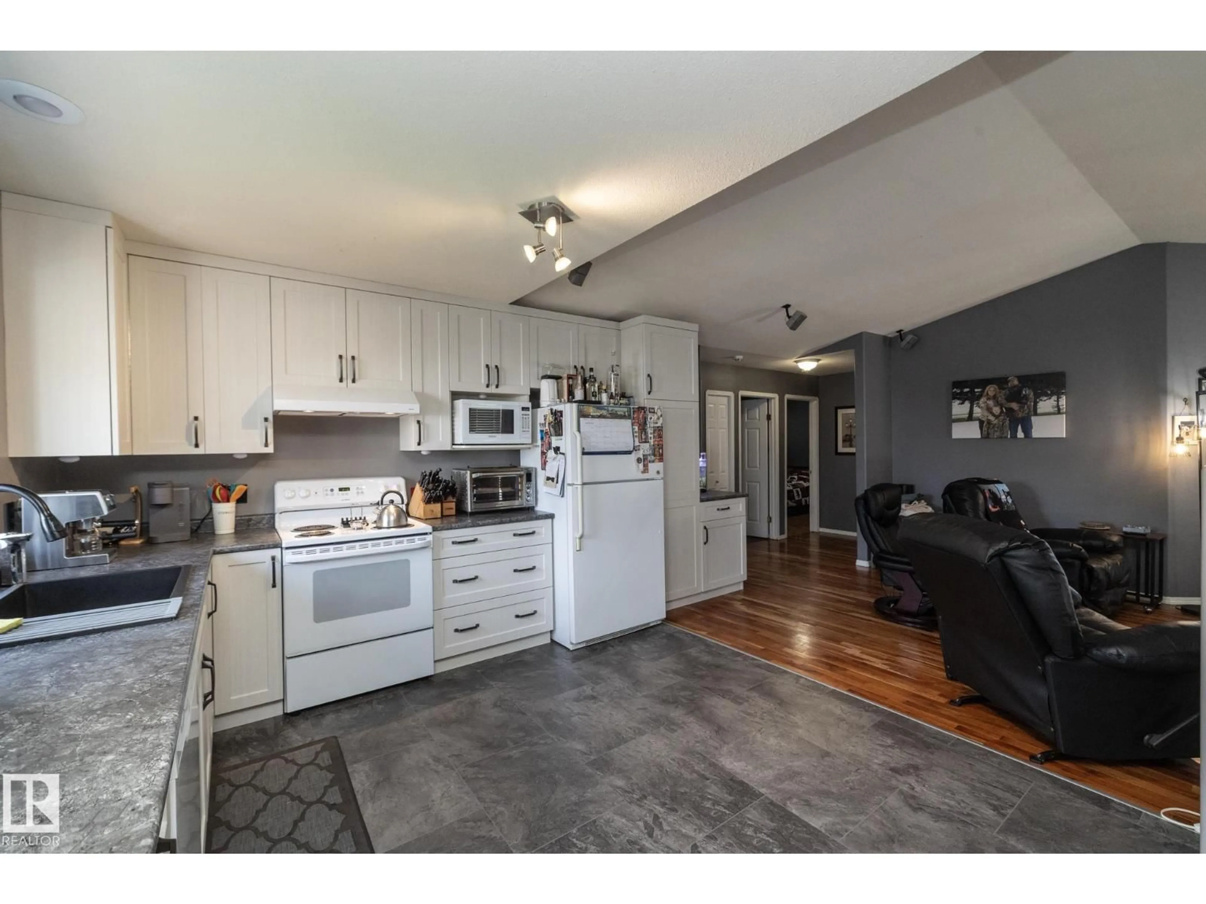 Open concept kitchen, unknown for 23 DELAGE CR, St. Albert Alberta T8N6J5