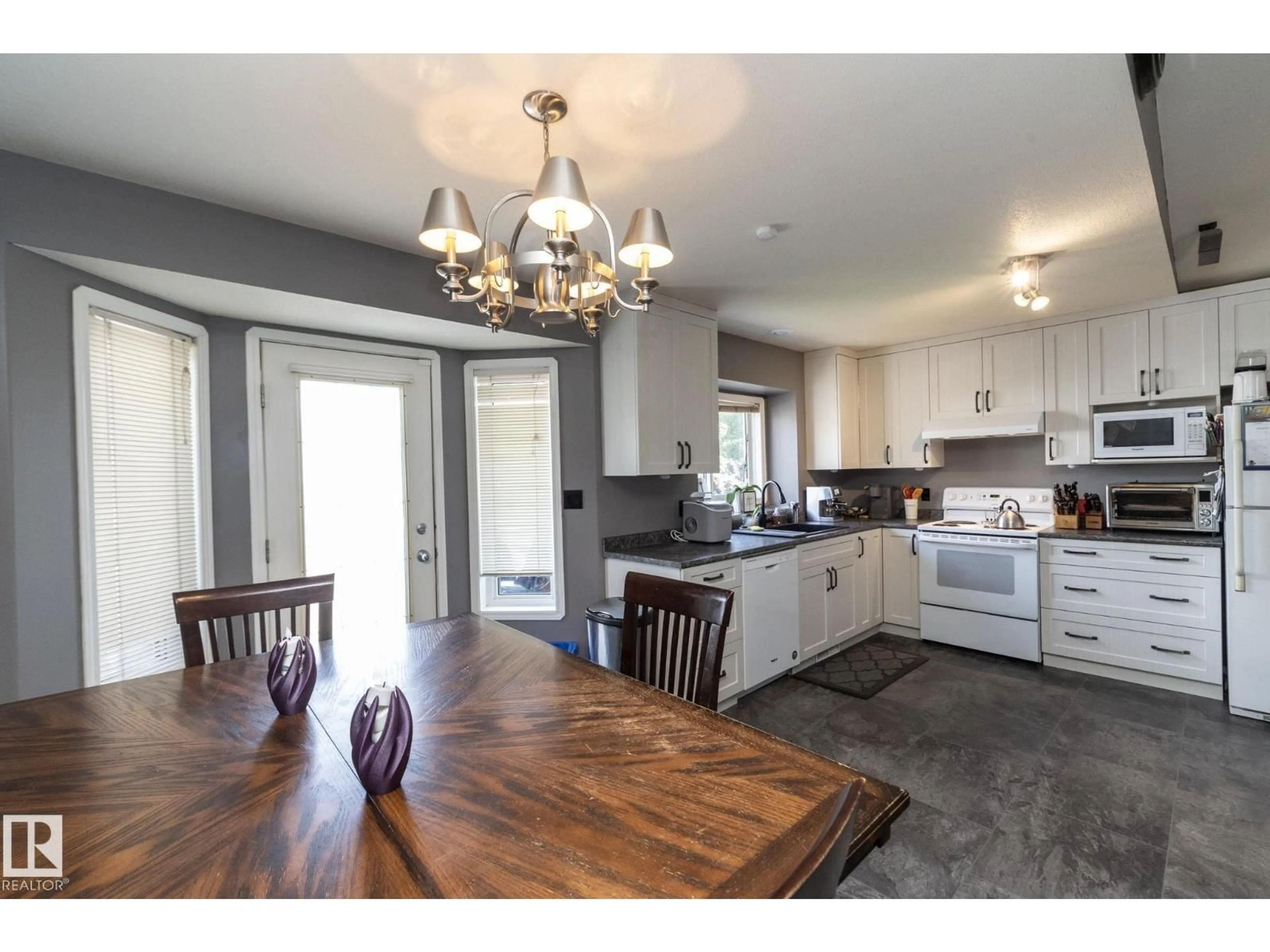 Open concept kitchen, unknown for 23 DELAGE CR, St. Albert Alberta T8N6J5