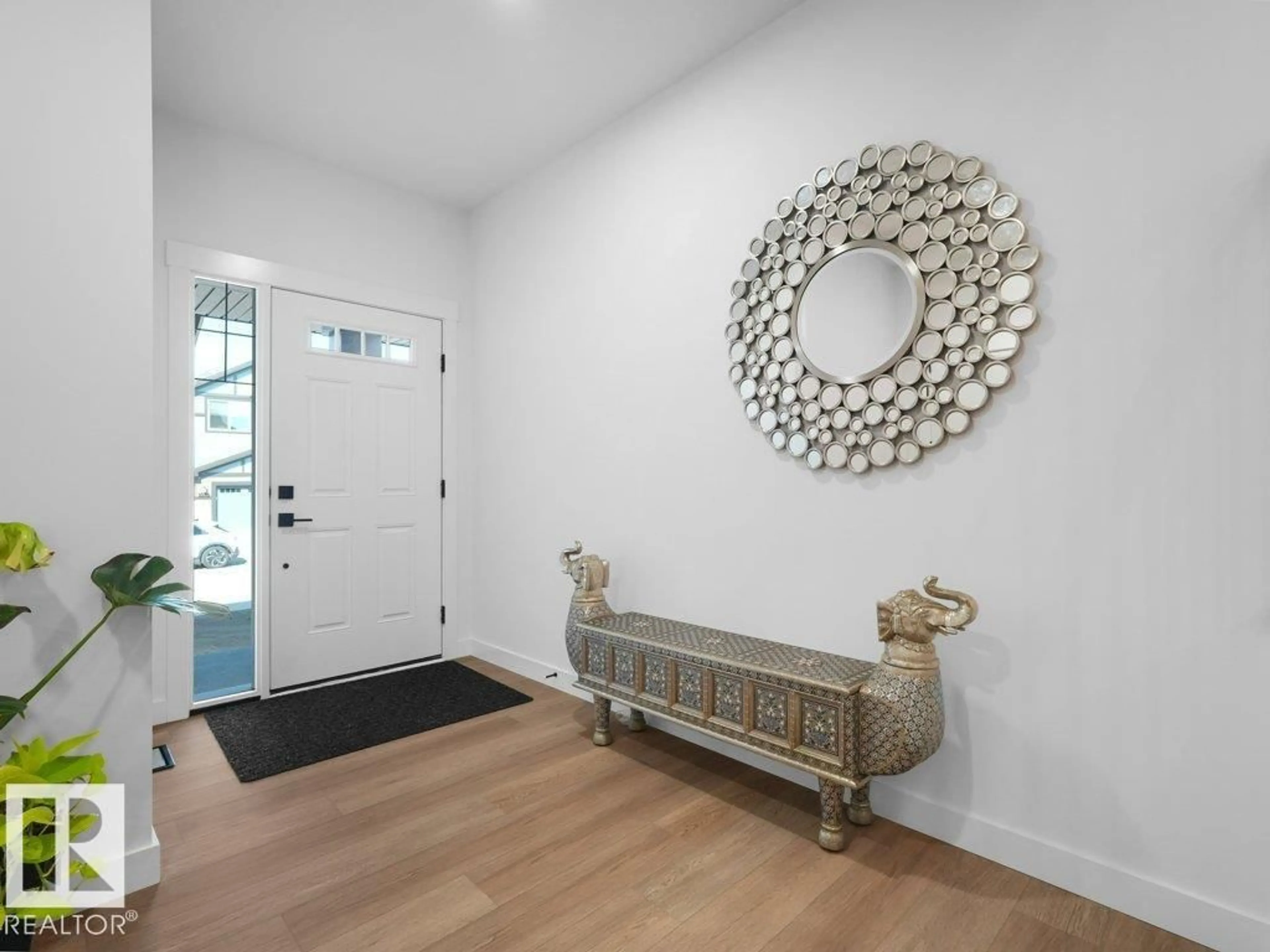 Indoor entryway for 1077 CRISTALL CR, Edmonton Alberta T6W5S6