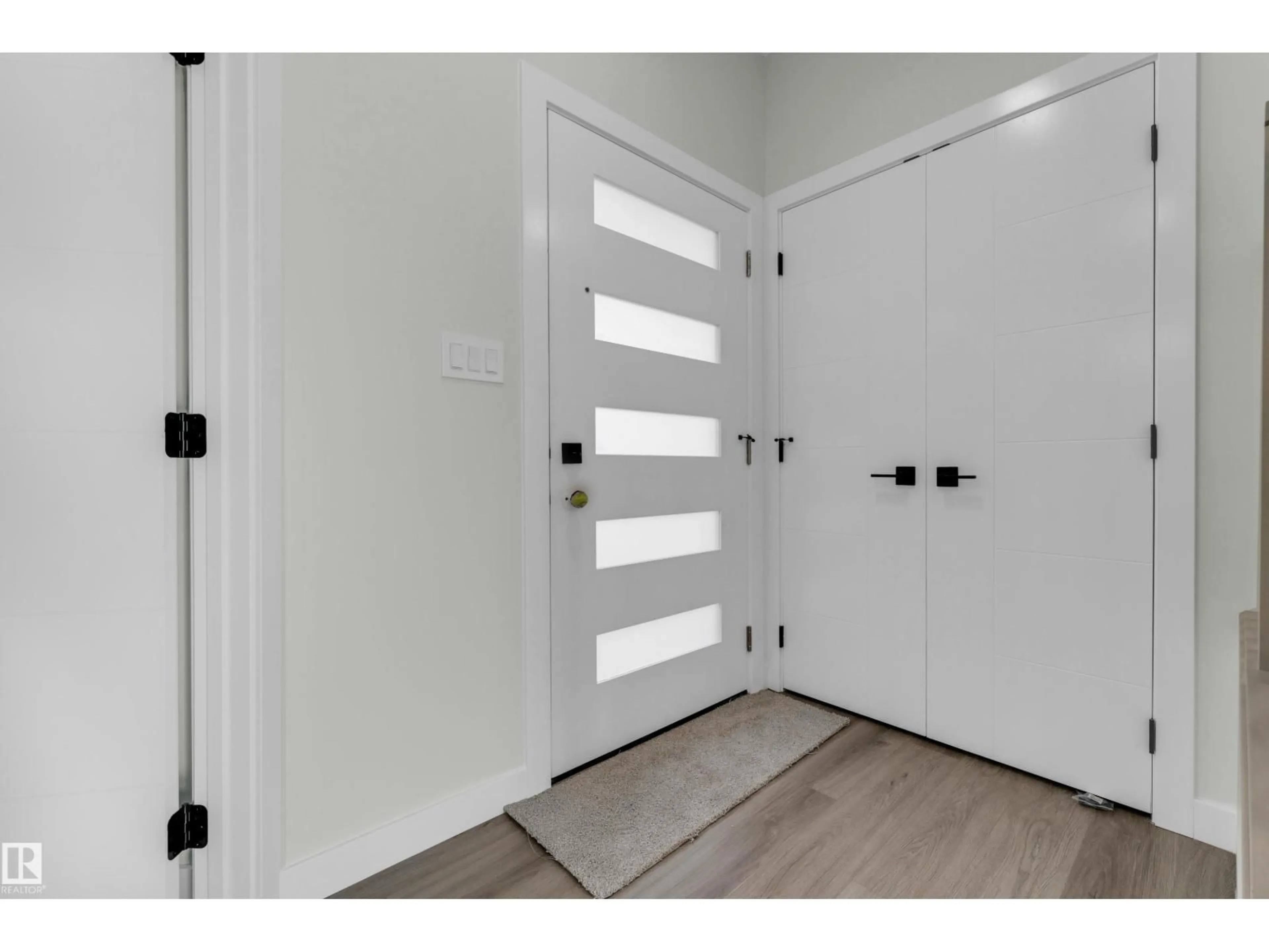 Indoor entryway for 70 COVELL CM, Spruce Grove Alberta T7X0Y7