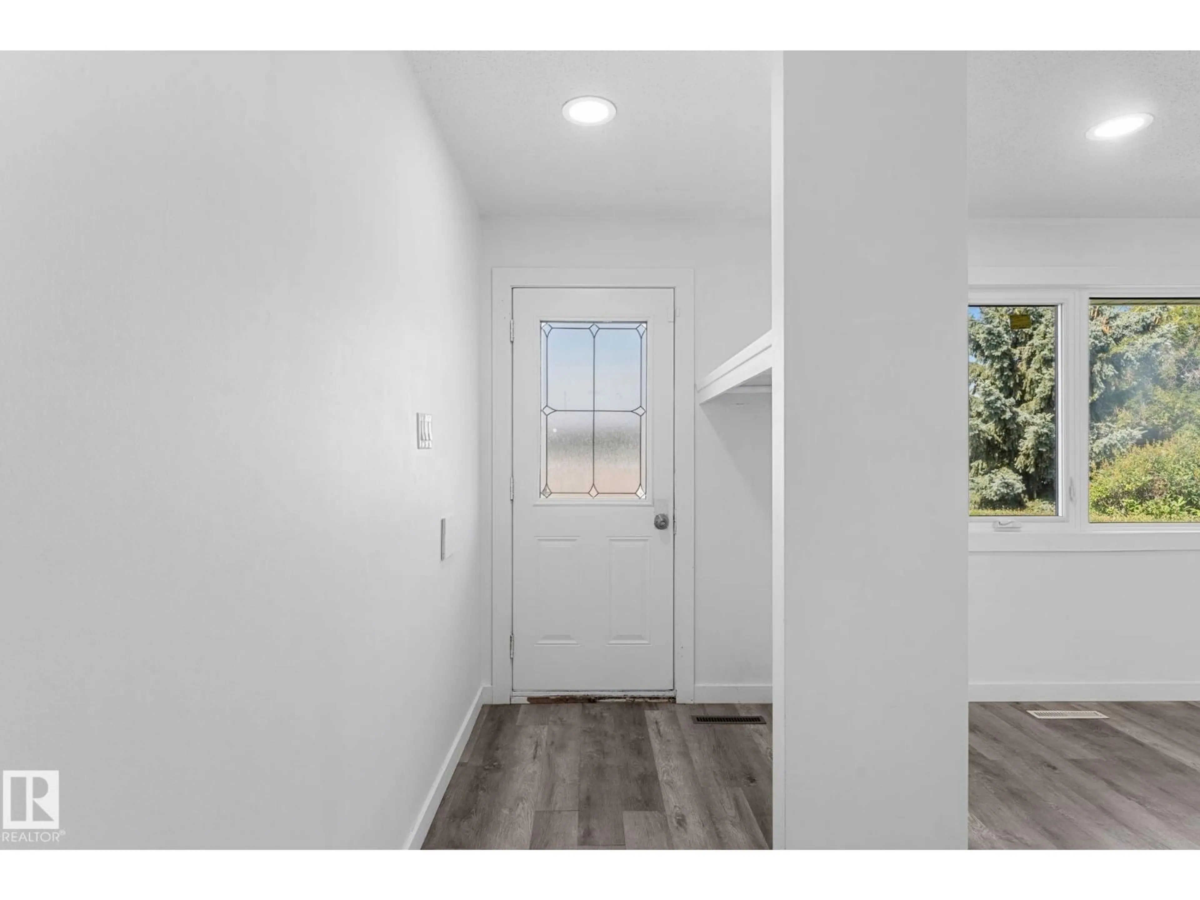 Indoor entryway for 7823 136 AV, Edmonton Alberta T5C2K8