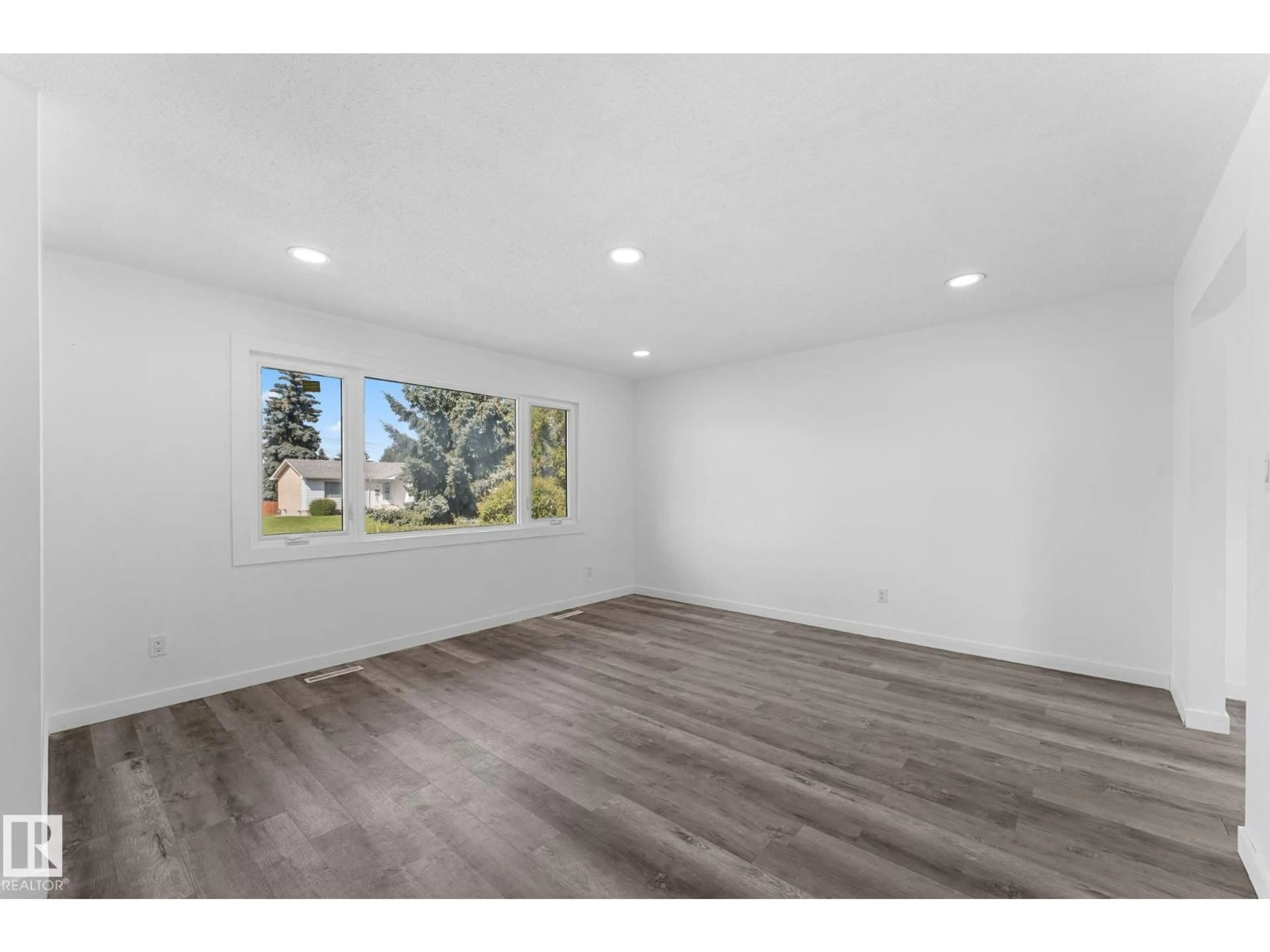 A pic of a room for 7823 136 AV, Edmonton Alberta T5C2K8