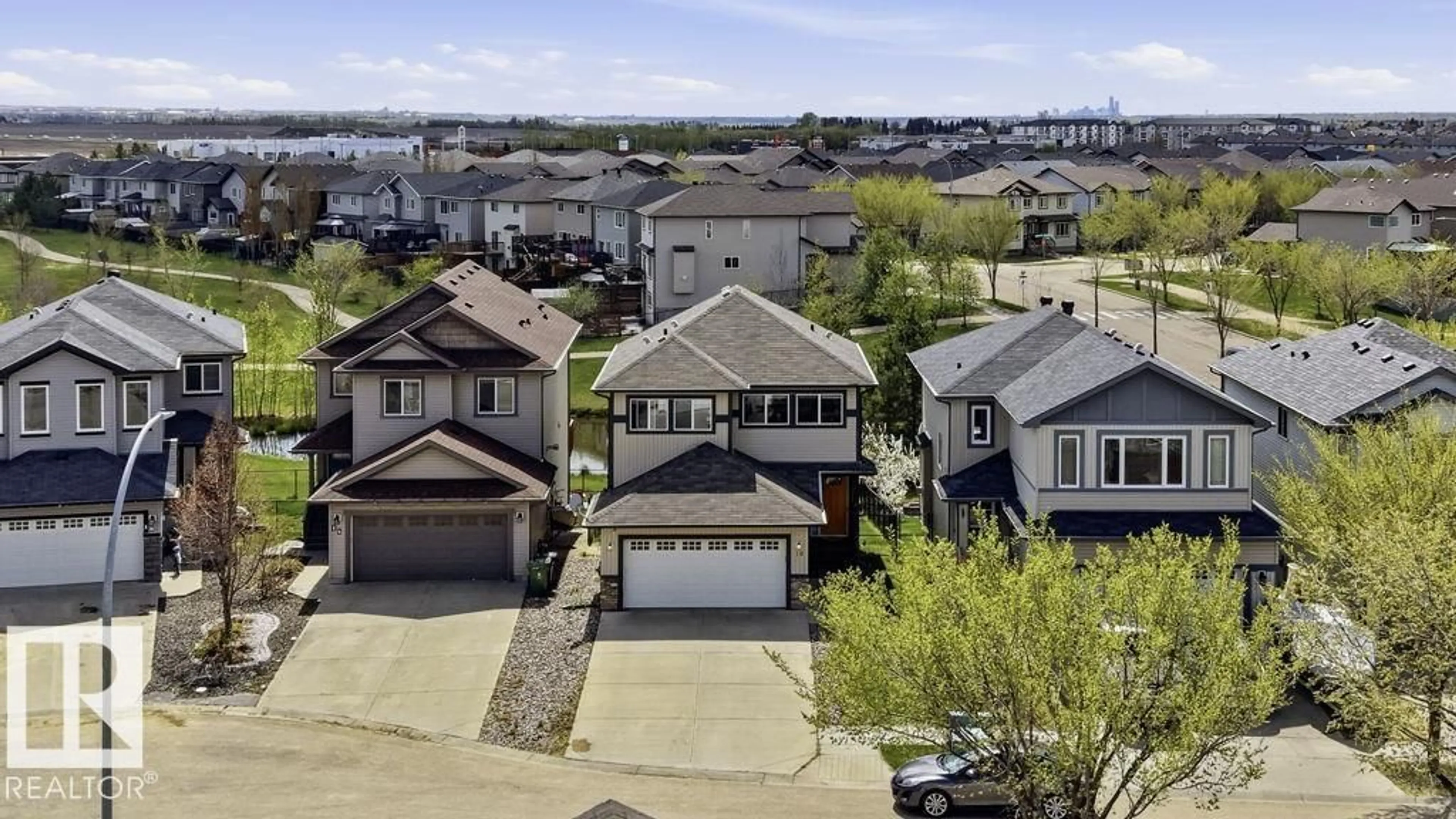 A pic from outside/outdoor area/front of a property/back of a property/a pic from drone, unknown for 10 ROCKWELL CL, Fort Saskatchewan Alberta T8L0E7