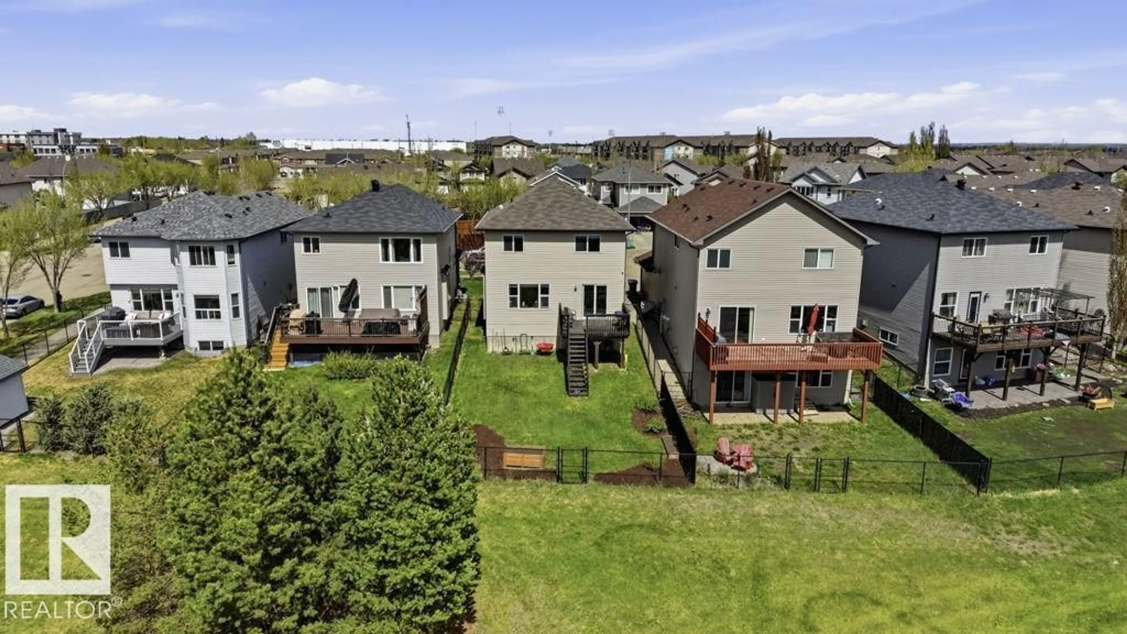 A pic from outside/outdoor area/front of a property/back of a property/a pic from drone, street for 10 ROCKWELL CL, Fort Saskatchewan Alberta T8L0E7