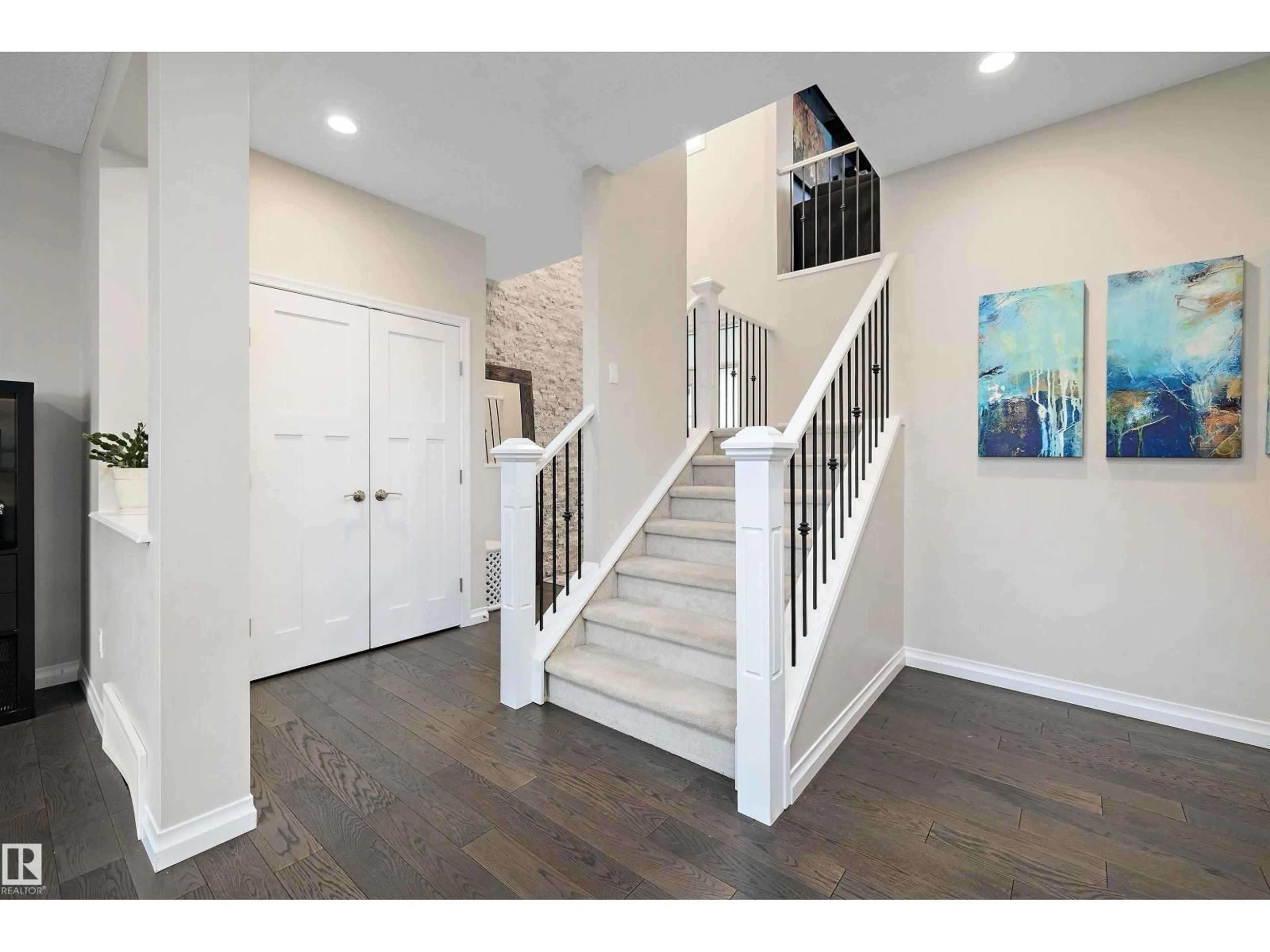 Indoor entryway for 4015 ALEXANDER WY, Edmonton Alberta T6W2C5