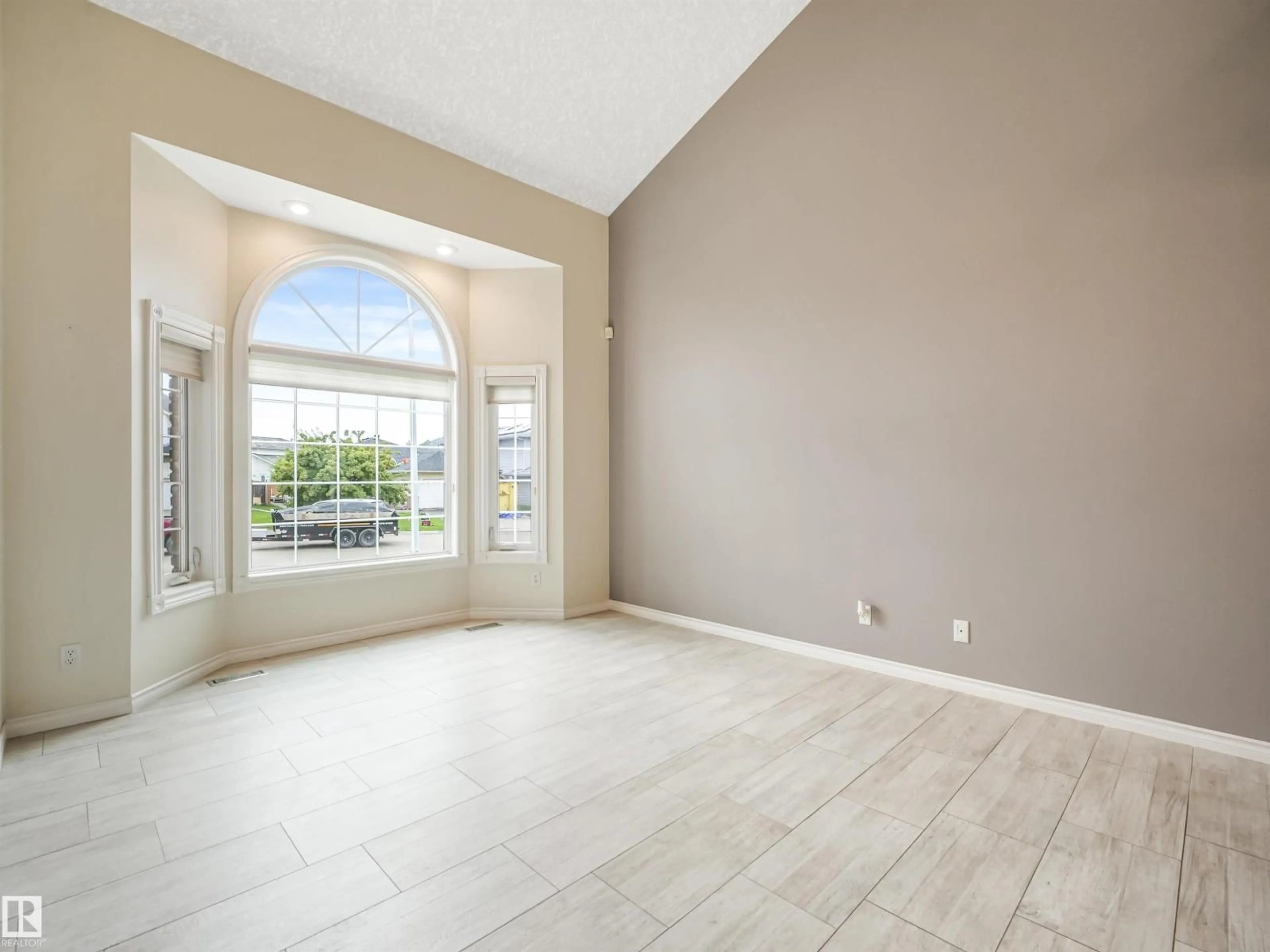 A pic of a room for NW - 4335 47 ST, Edmonton Alberta T6L6J5