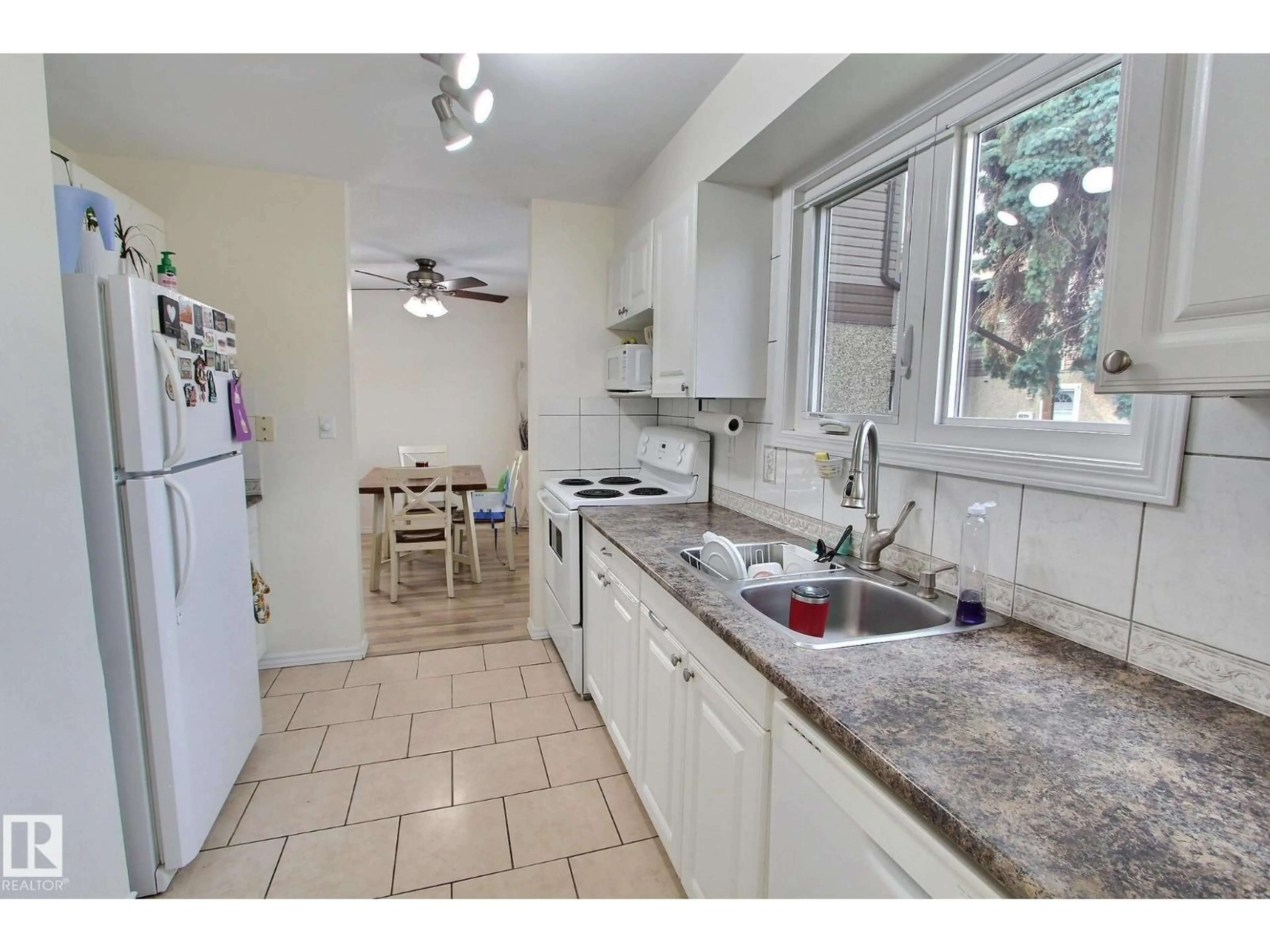 Standard kitchen, ceramic/tile floor for NW - 17004 100 ST, Edmonton Alberta T5X5E1