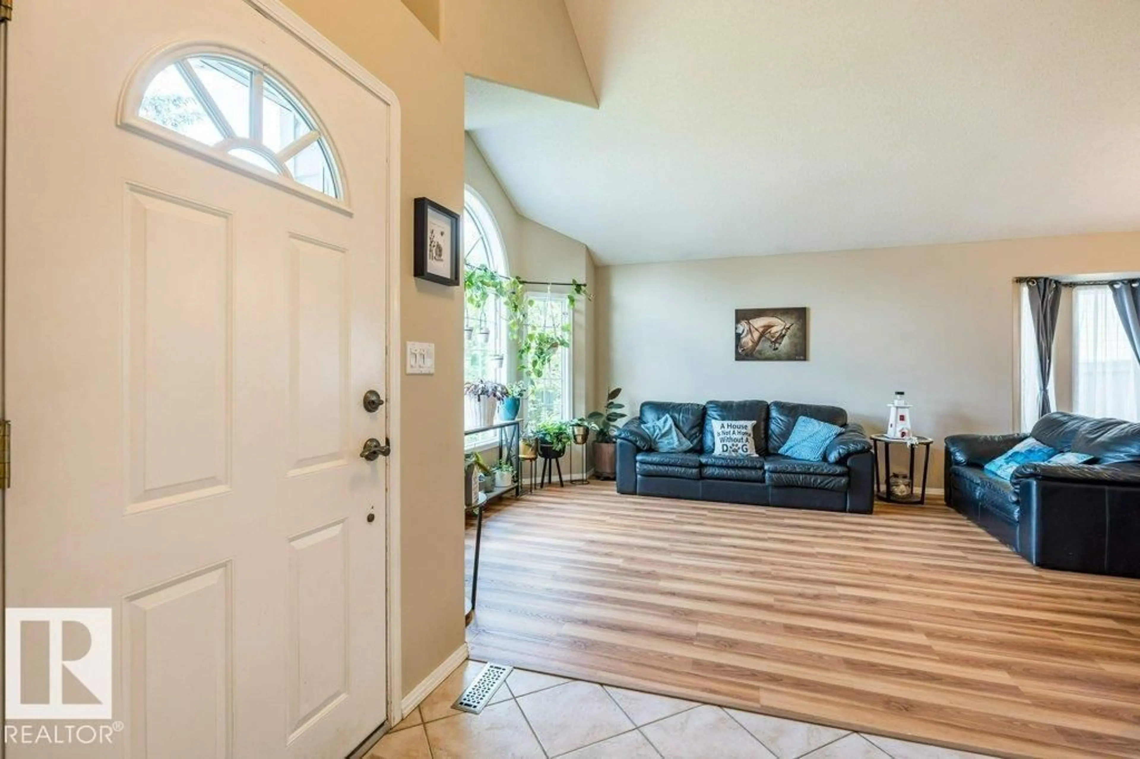Indoor entryway for 4705 43 ST, Beaumont Alberta T4X1H2