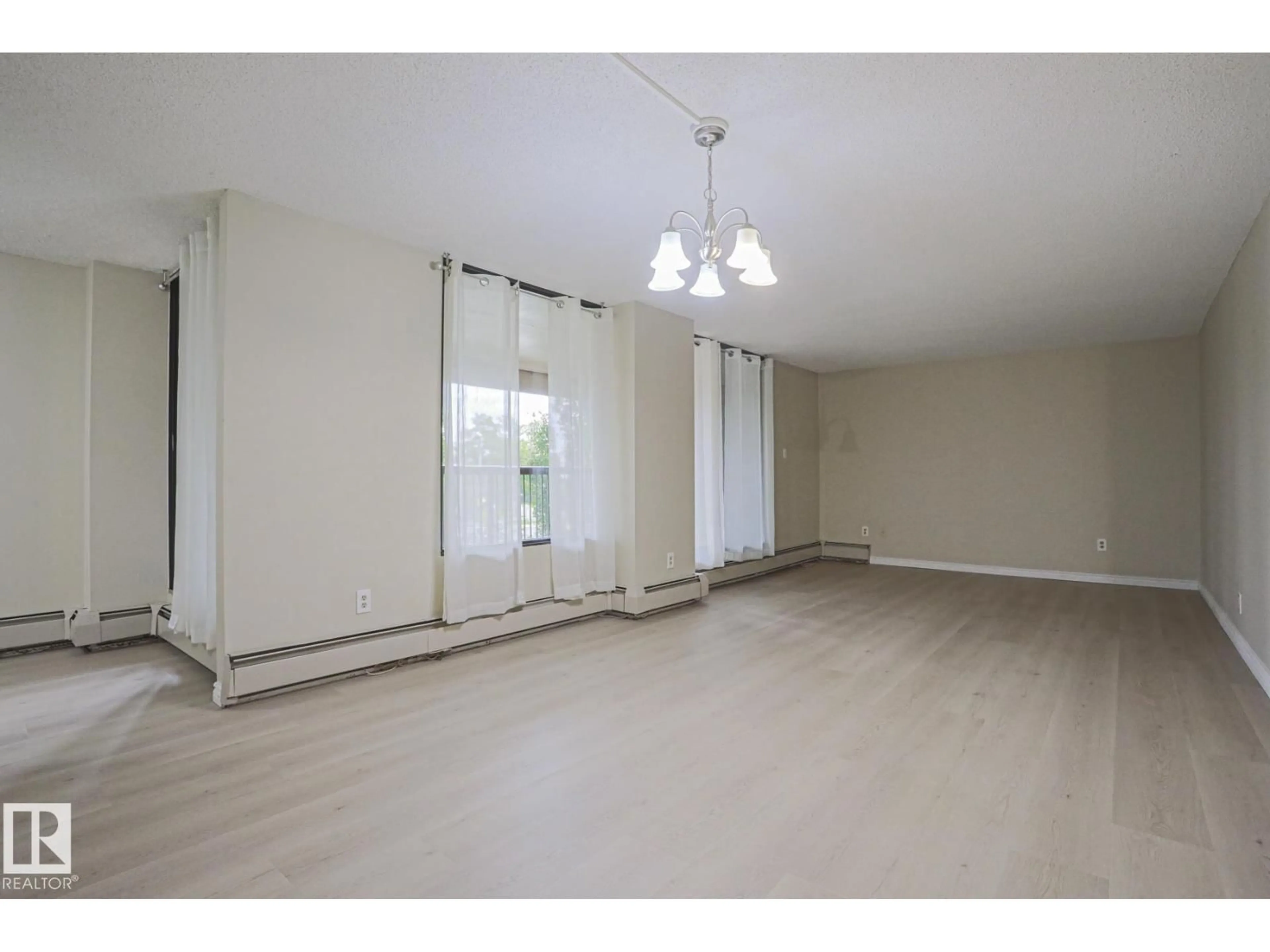 A pic of a room for 8220 - 102 JASPER AV, Edmonton Alberta T5H4B6