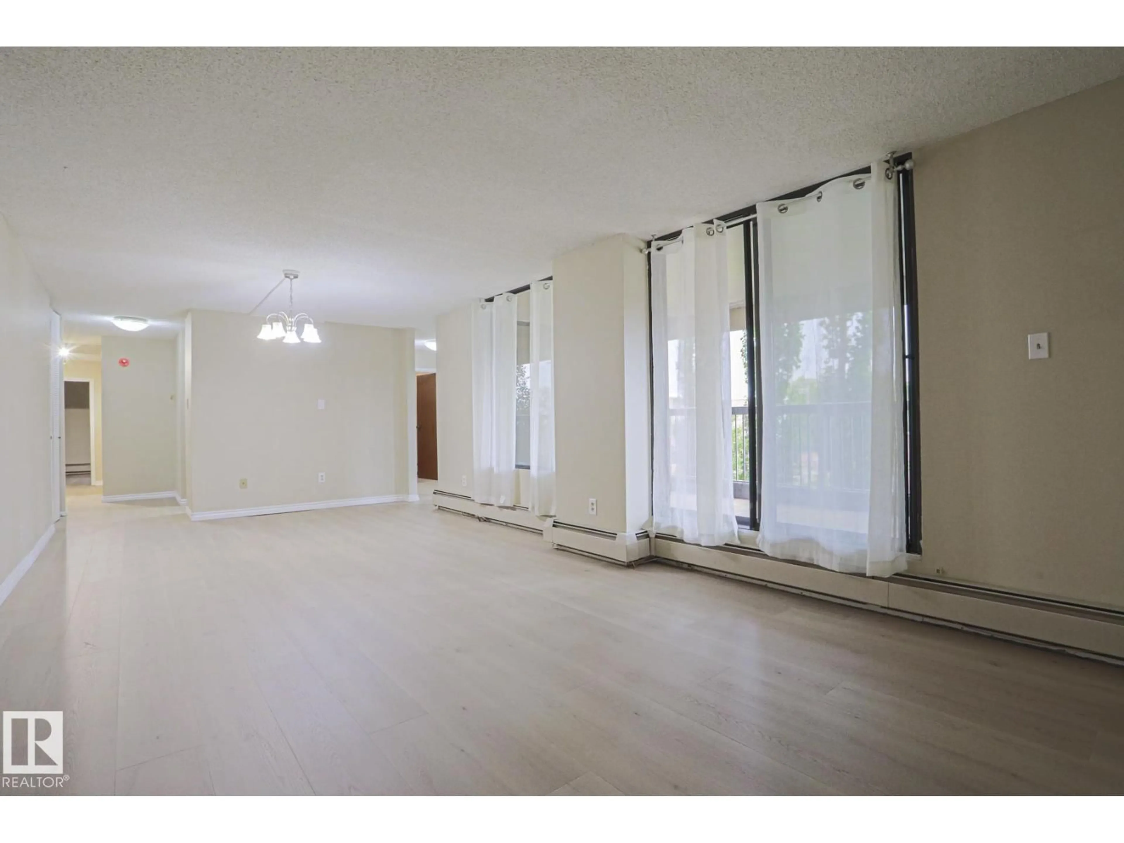 A pic of a room for 8220 - 102 JASPER AV, Edmonton Alberta T5H4B6