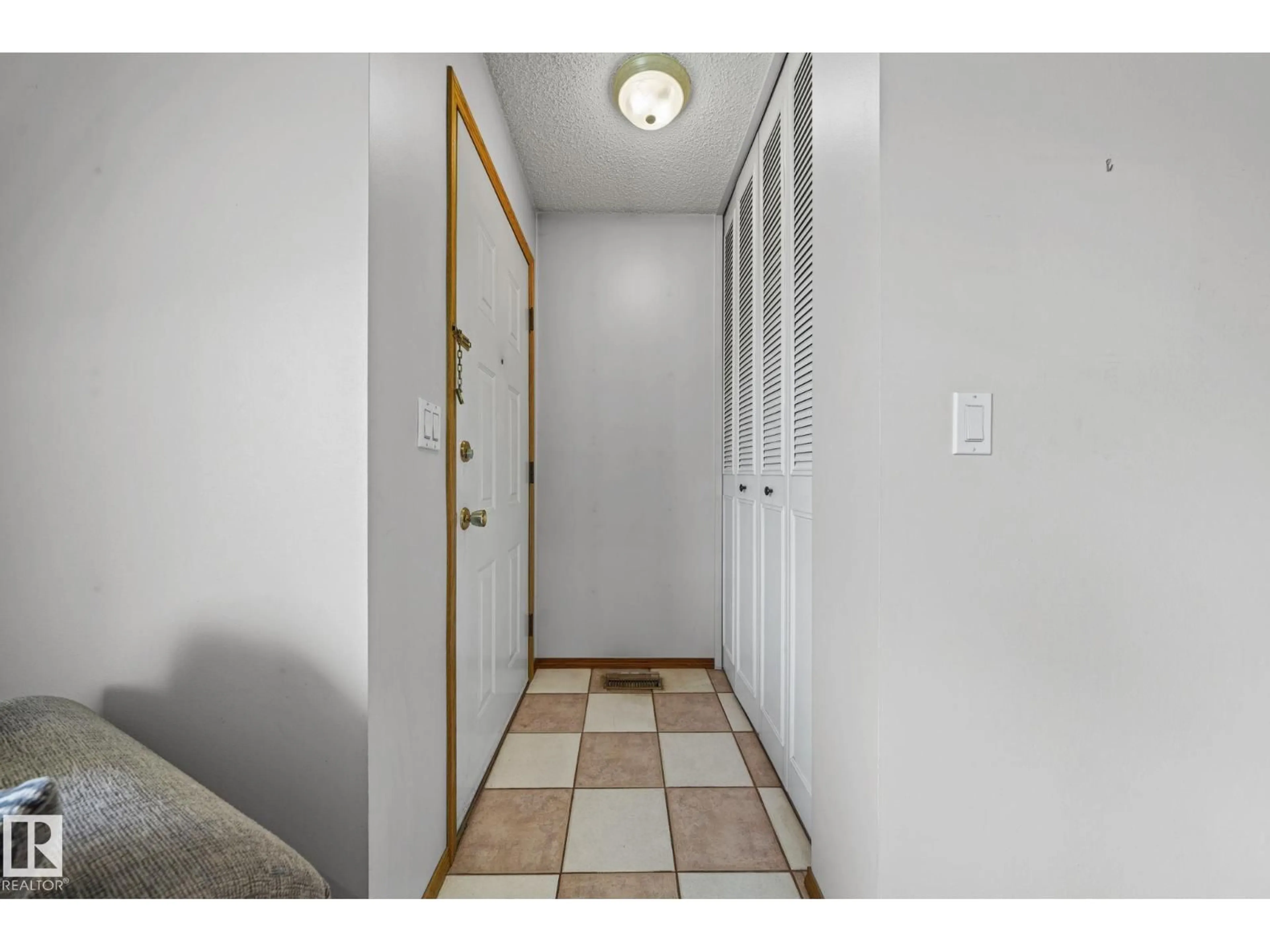 Indoor entryway for NW - 17908 92A ST, Edmonton Alberta T5Z2J9