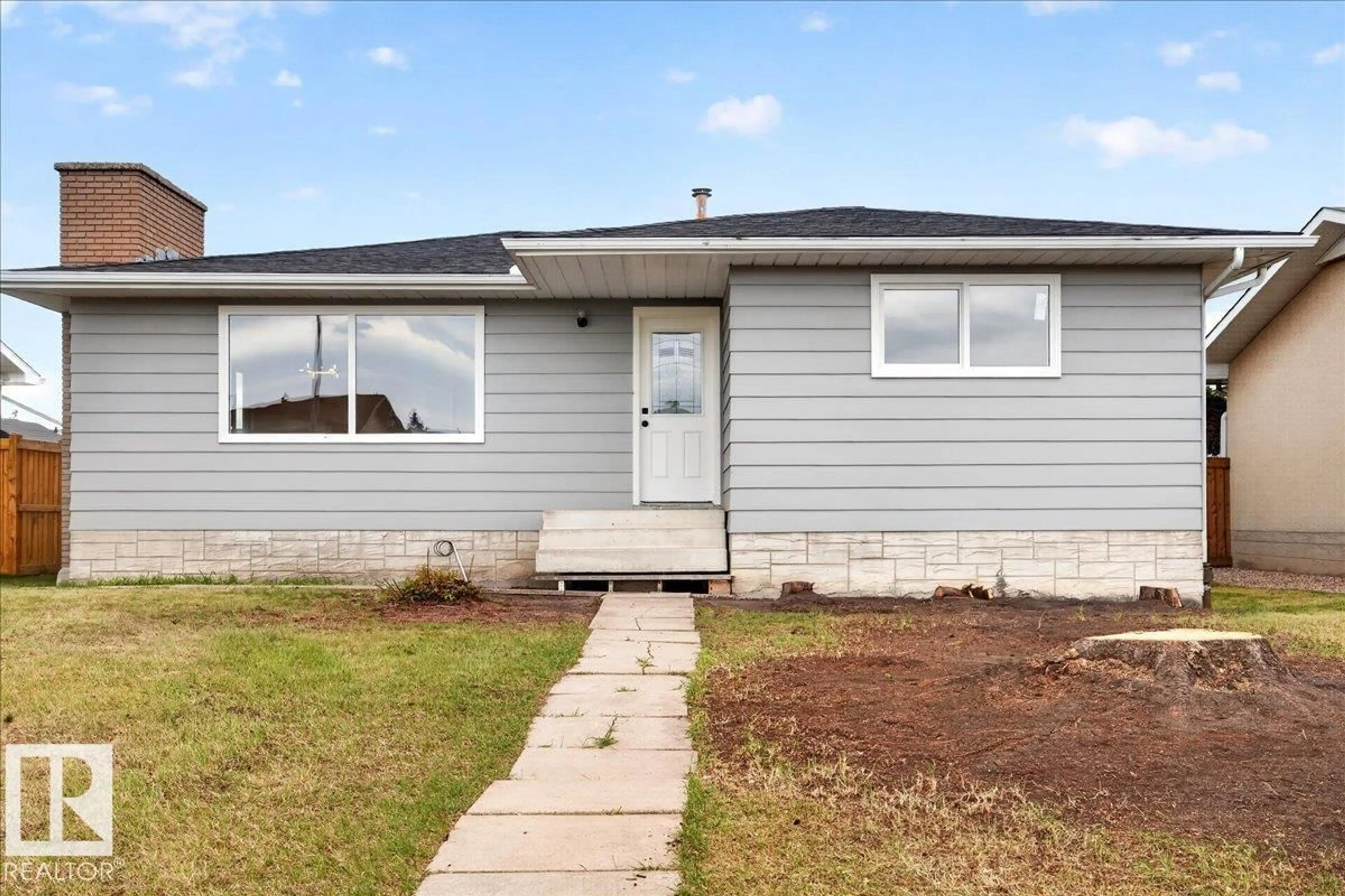 Home with vinyl exterior material, street for 7823 148 AV, Edmonton Alberta T5C2T8